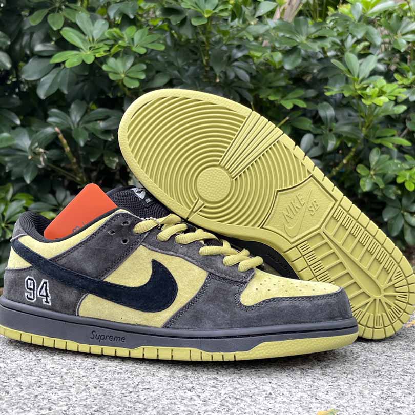 Supreme x Nike SB Dunk Low   HQ8487-300 - DesignerGu