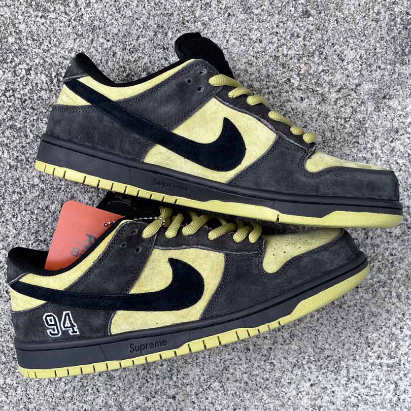 Supreme x Nike SB Dunk Low   HQ8487-300 - DesignerGu