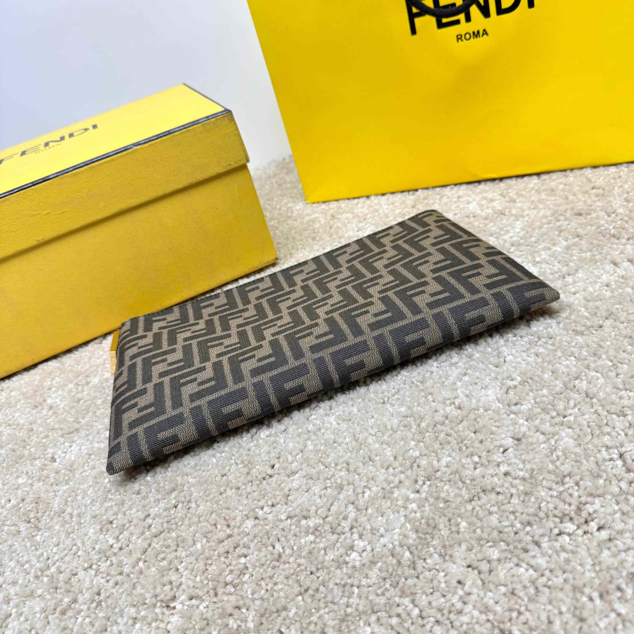Fendi Flat Baguette Pouch Medium - DesignerGu