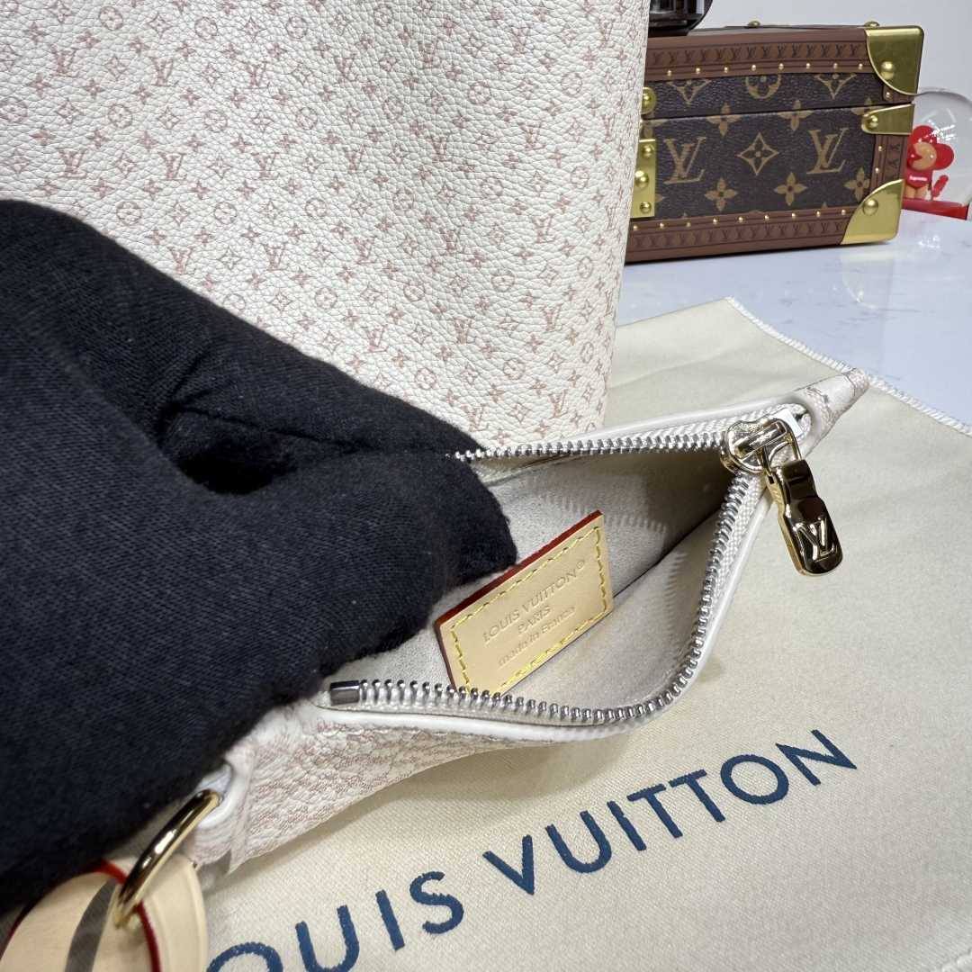 Louis Vuitton All In BB   M15130 - DesignerGu
