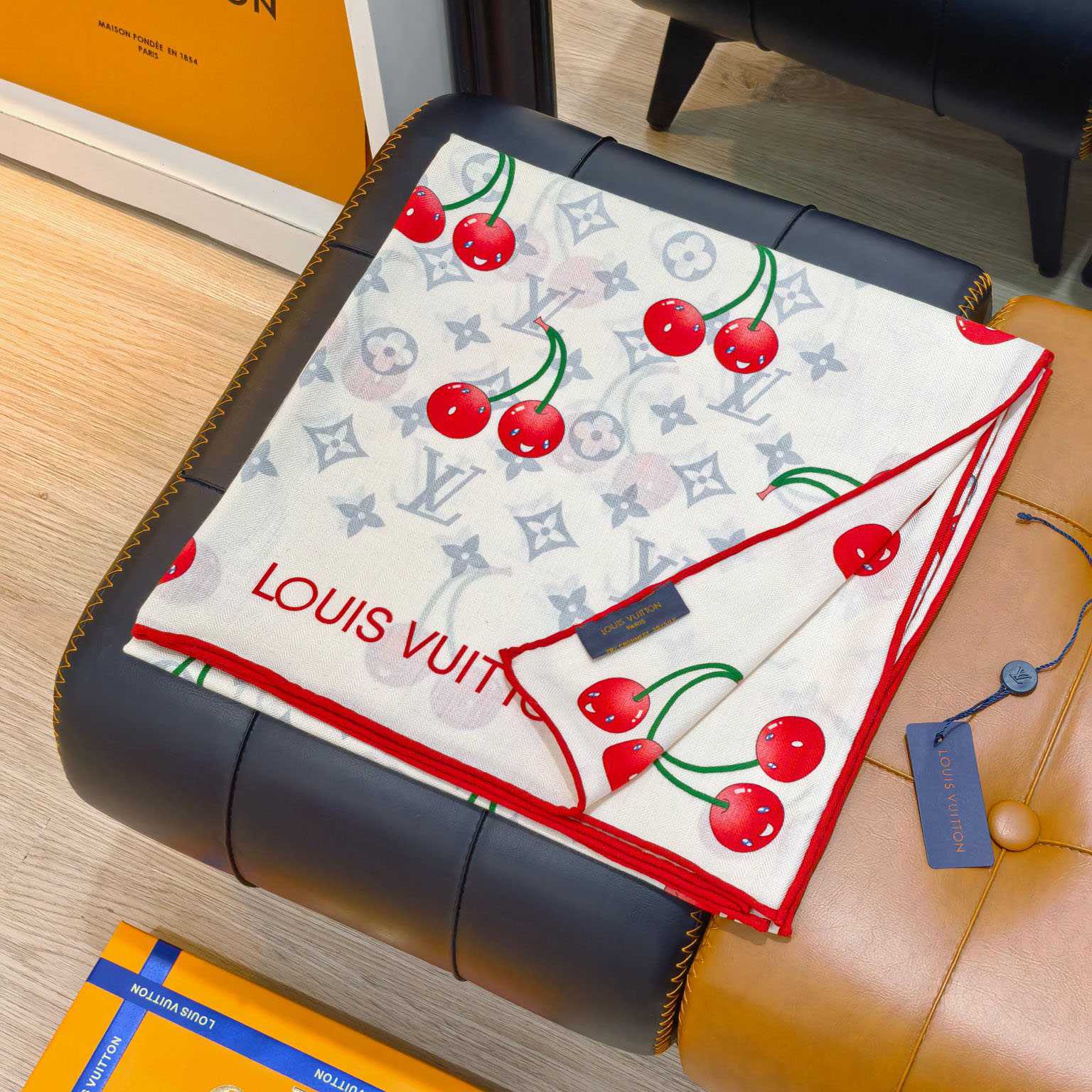 Louis Vuitton LV x TM Monogram Shawl   140*140cm - DesignerGu