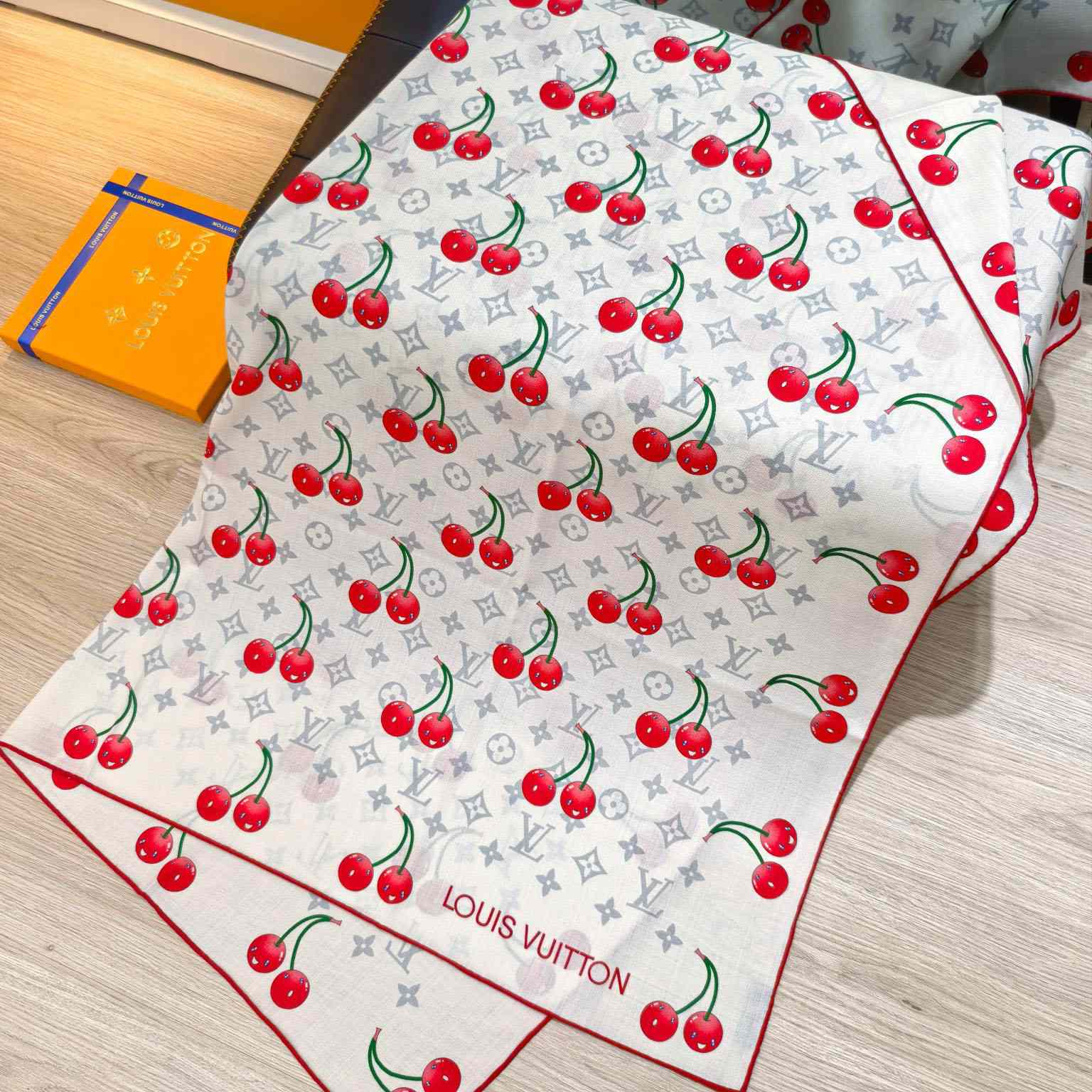 Louis Vuitton LV x TM Monogram Shawl   140*140cm - DesignerGu