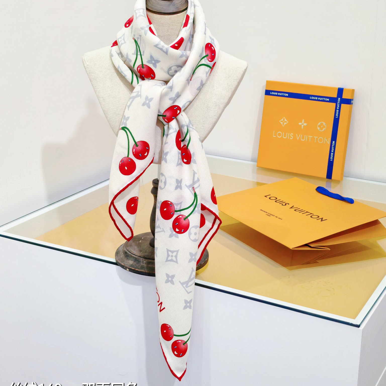 Louis Vuitton LV x TM Monogram Shawl   140*140cm - DesignerGu