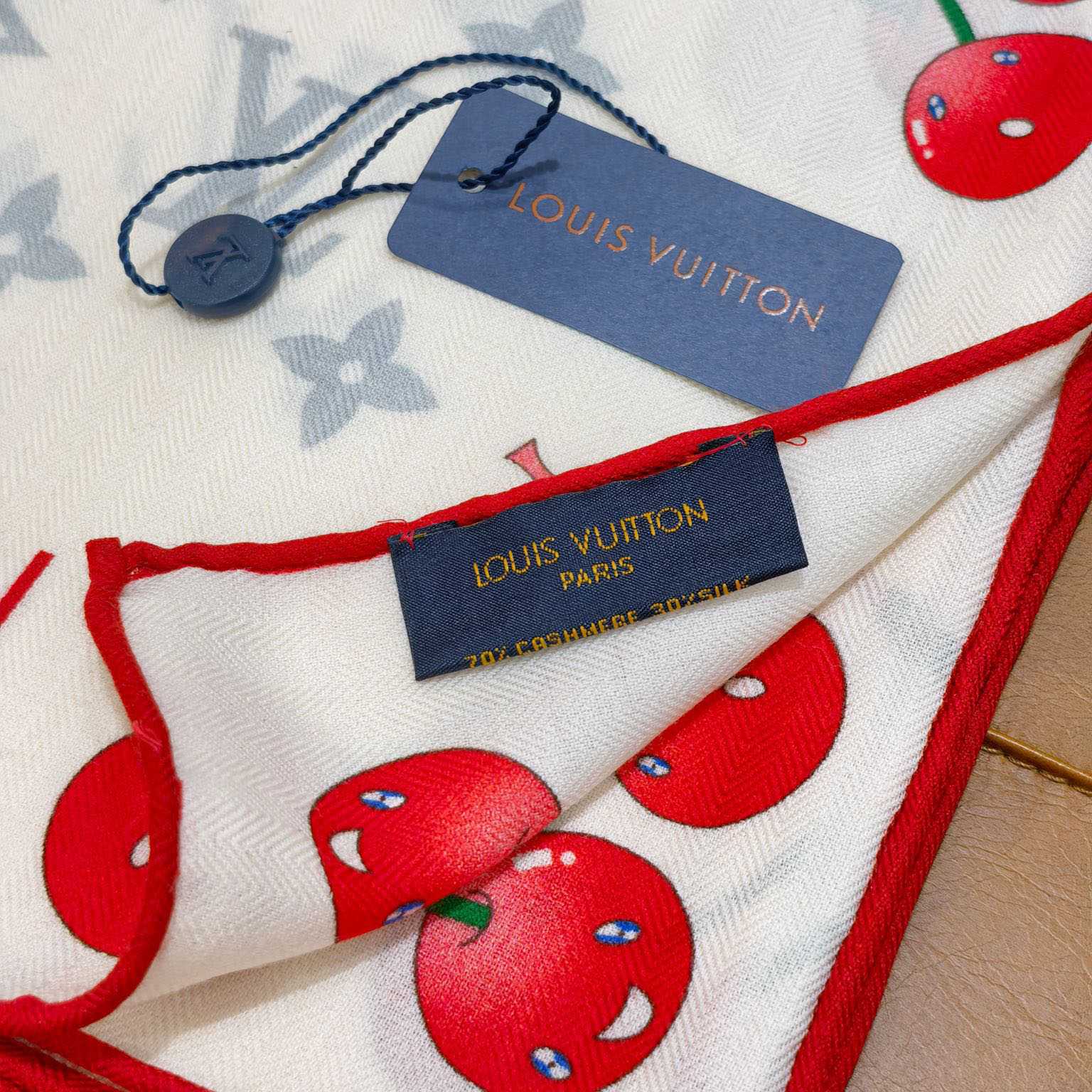 Louis Vuitton LV x TM Monogram Shawl   140*140cm - DesignerGu