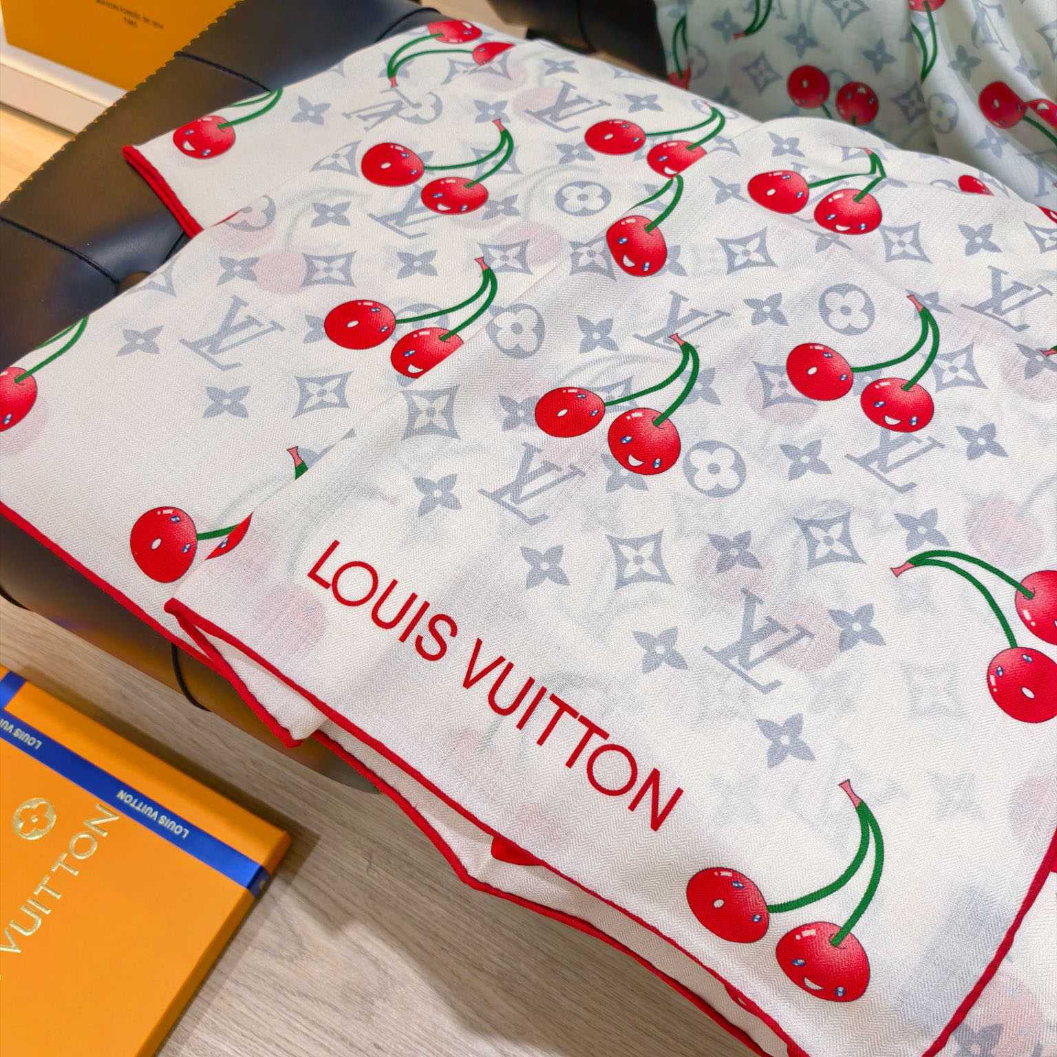 Louis Vuitton LV x TM Monogram Shawl   140*140cm - DesignerGu