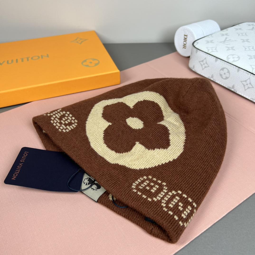 Louis Vuitton LV Fit Monogram Beanie   M5248A - DesignerGu