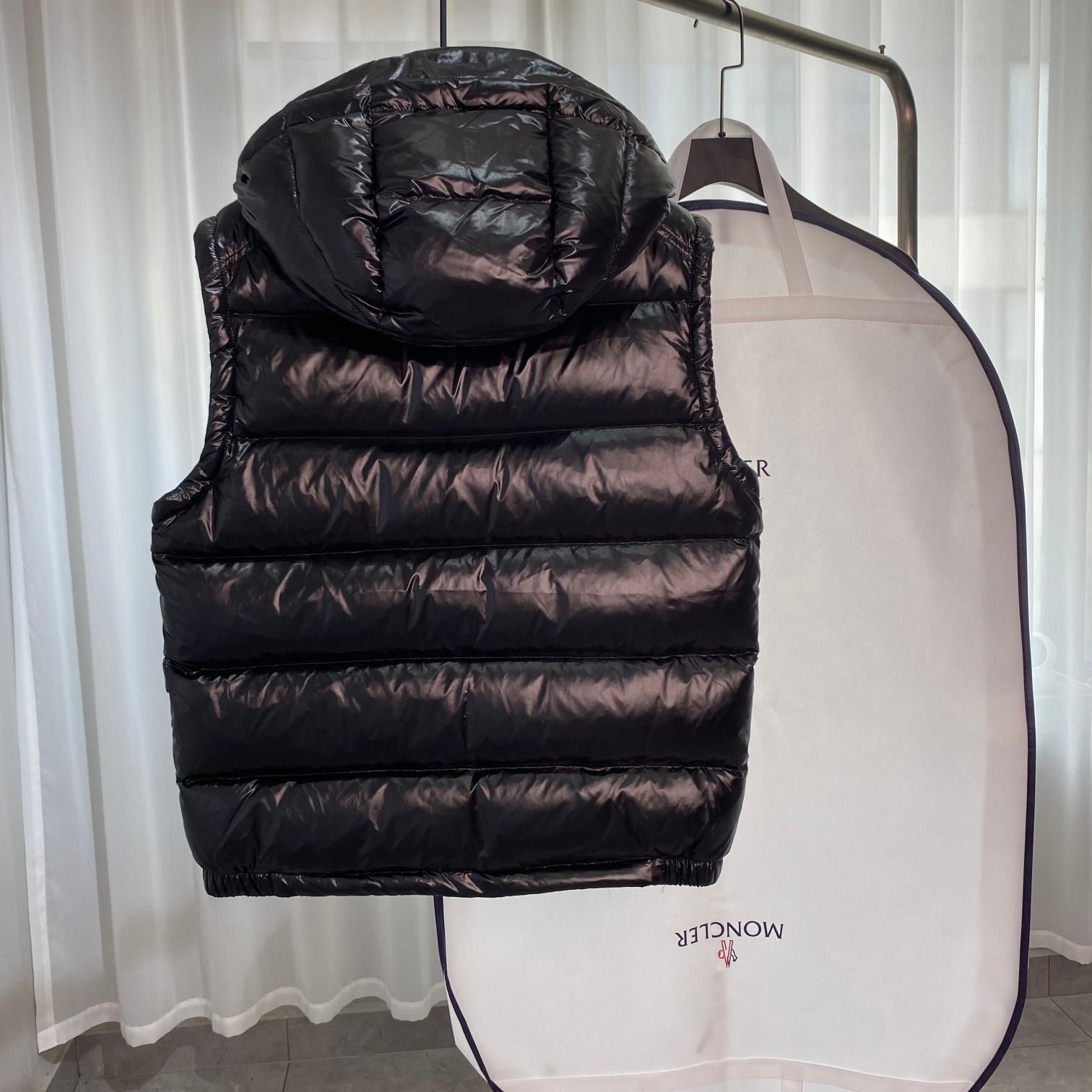Moncler Bormes Down Vest   809 - DesignerGu