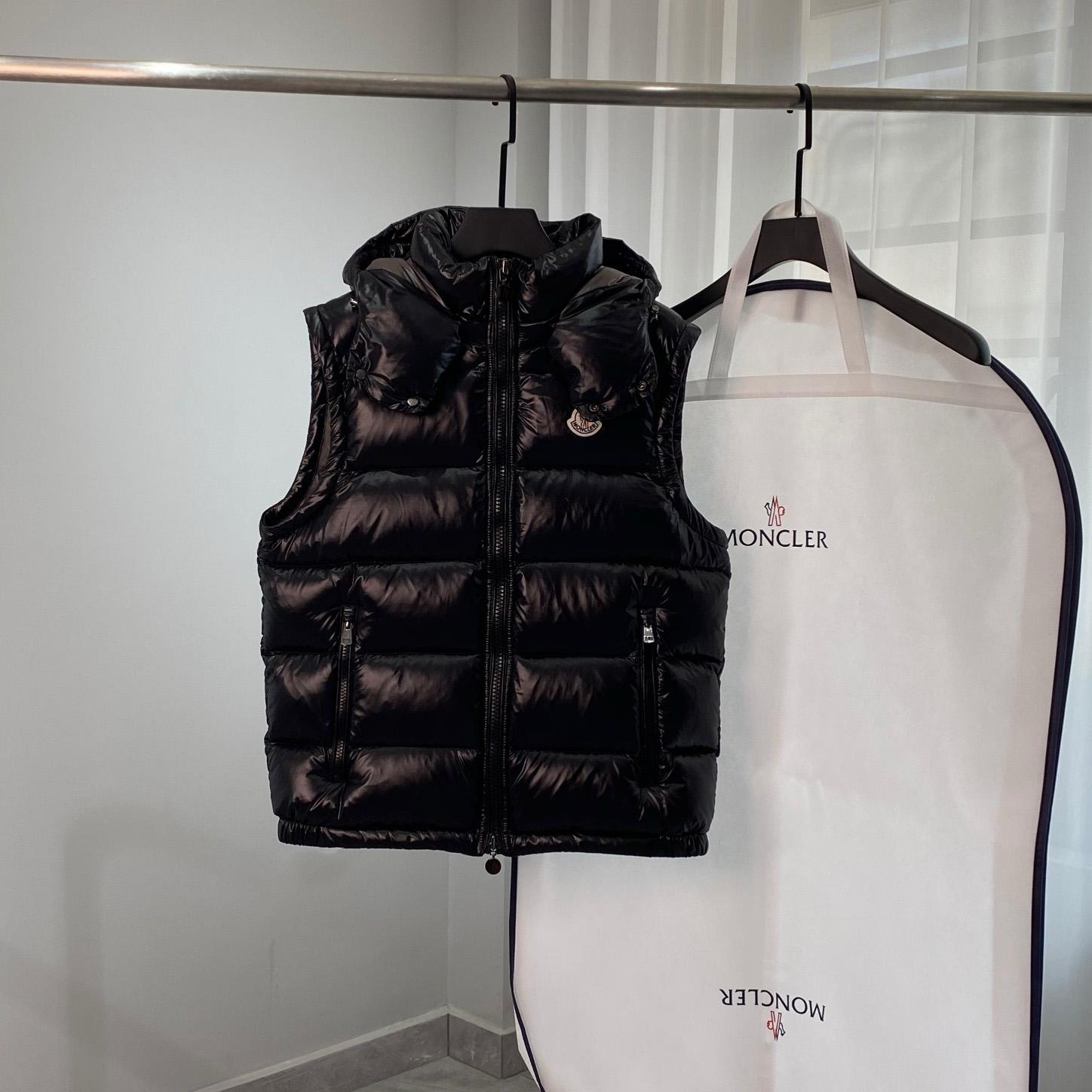 Moncler Bormes Down Vest   809 - DesignerGu