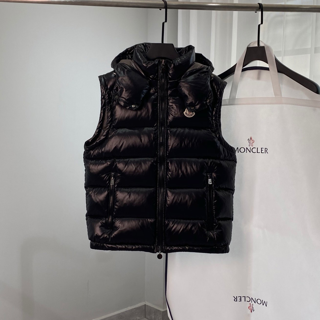 Moncler Bormes Down Vest   809 - DesignerGu