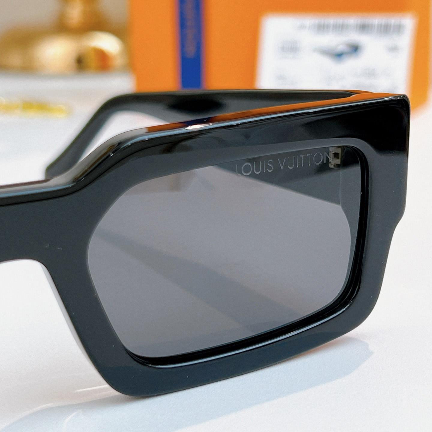 Louis Vuitton LV Clash Low Square Sunglasses   Z2864E - DesignerGu