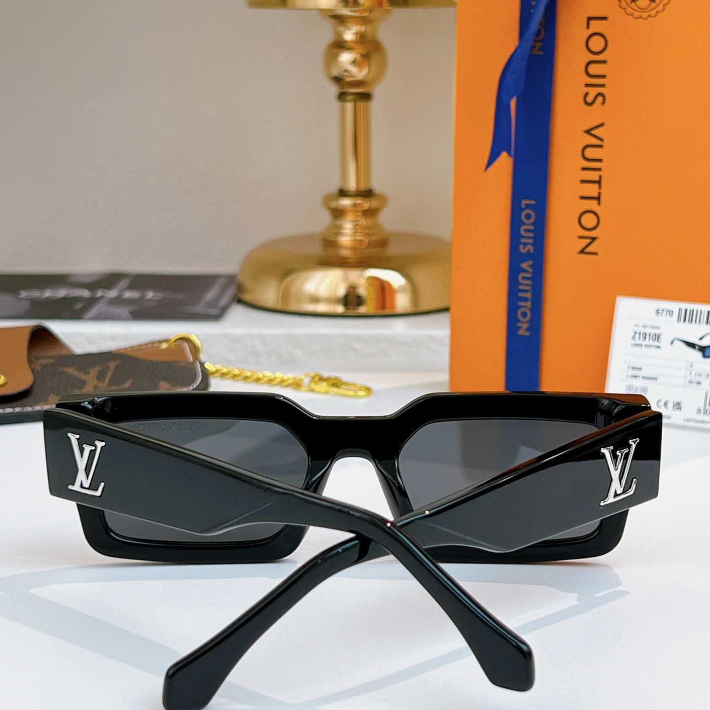 Louis Vuitton LV Clash Low Square Sunglasses   Z2864E - DesignerGu