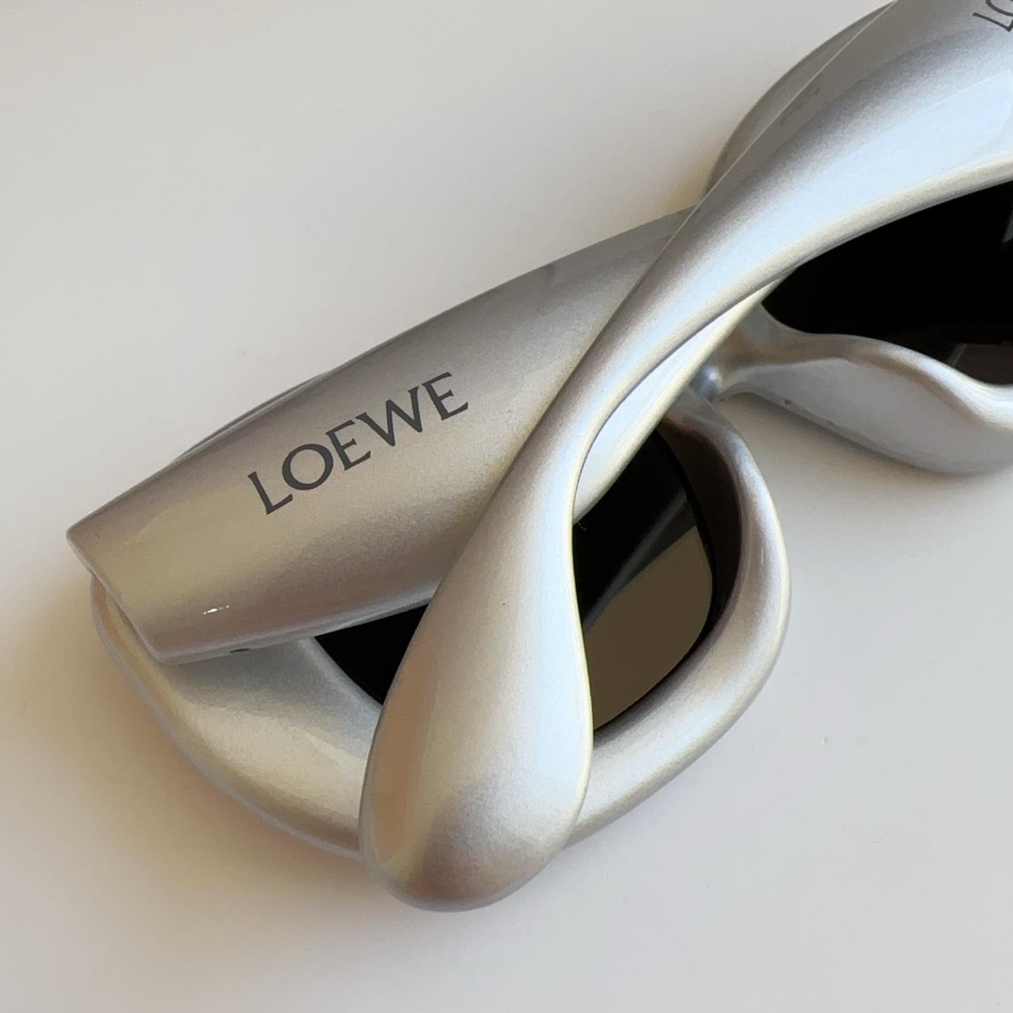Loewe LW40100l Sunglasses  - DesignerGu