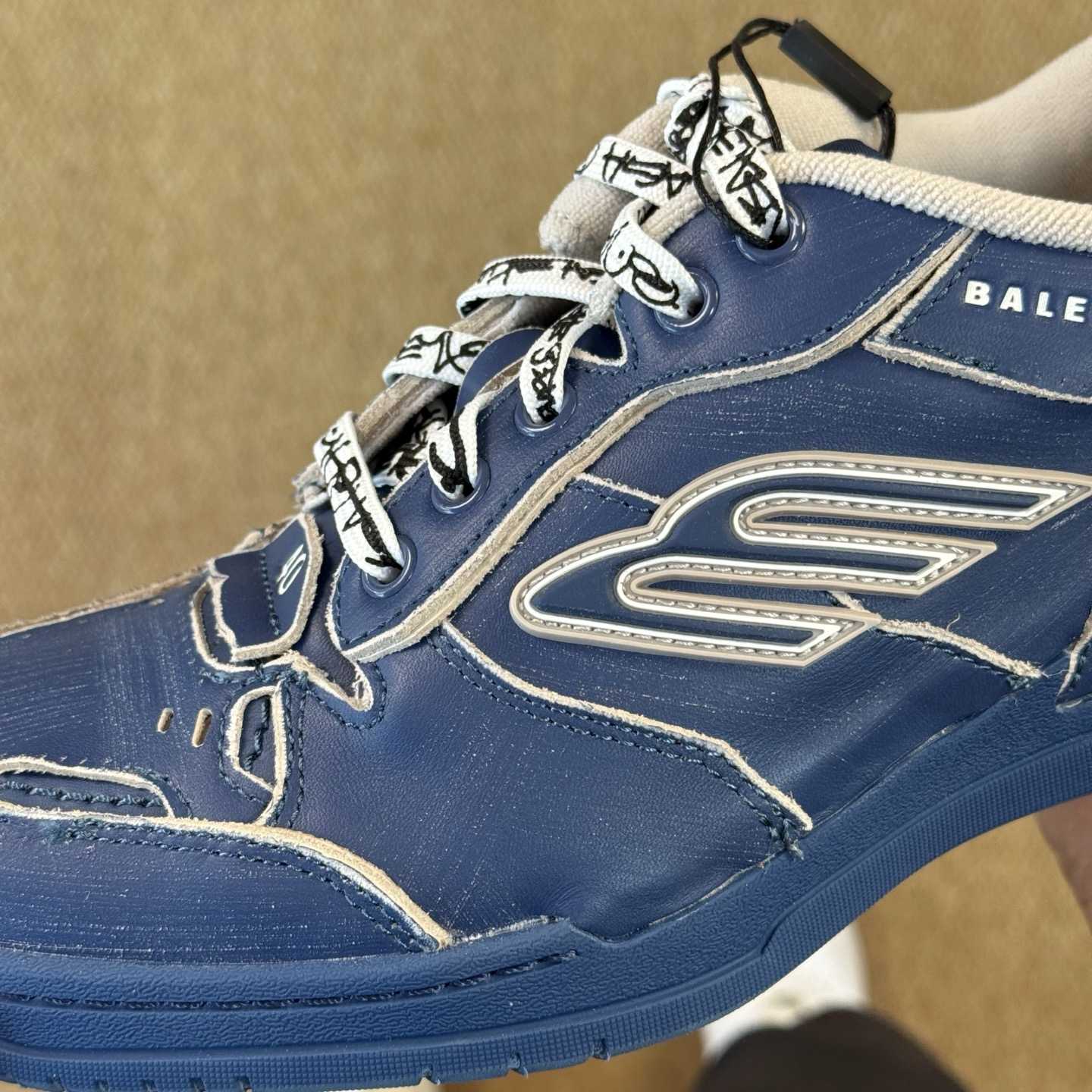 Balenciaga Hamptons Worn-Out - DesignerGu