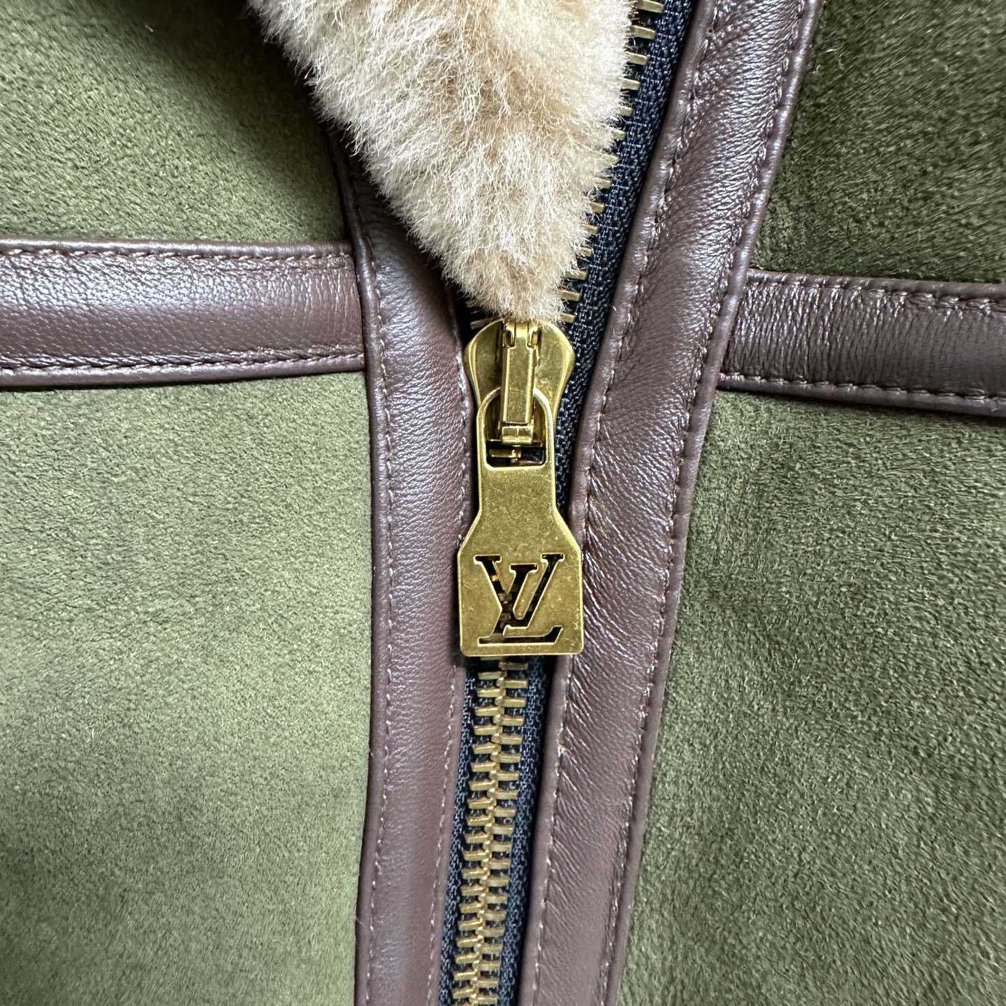 Louis Vuitton Shearling Bombardier - DesignerGu