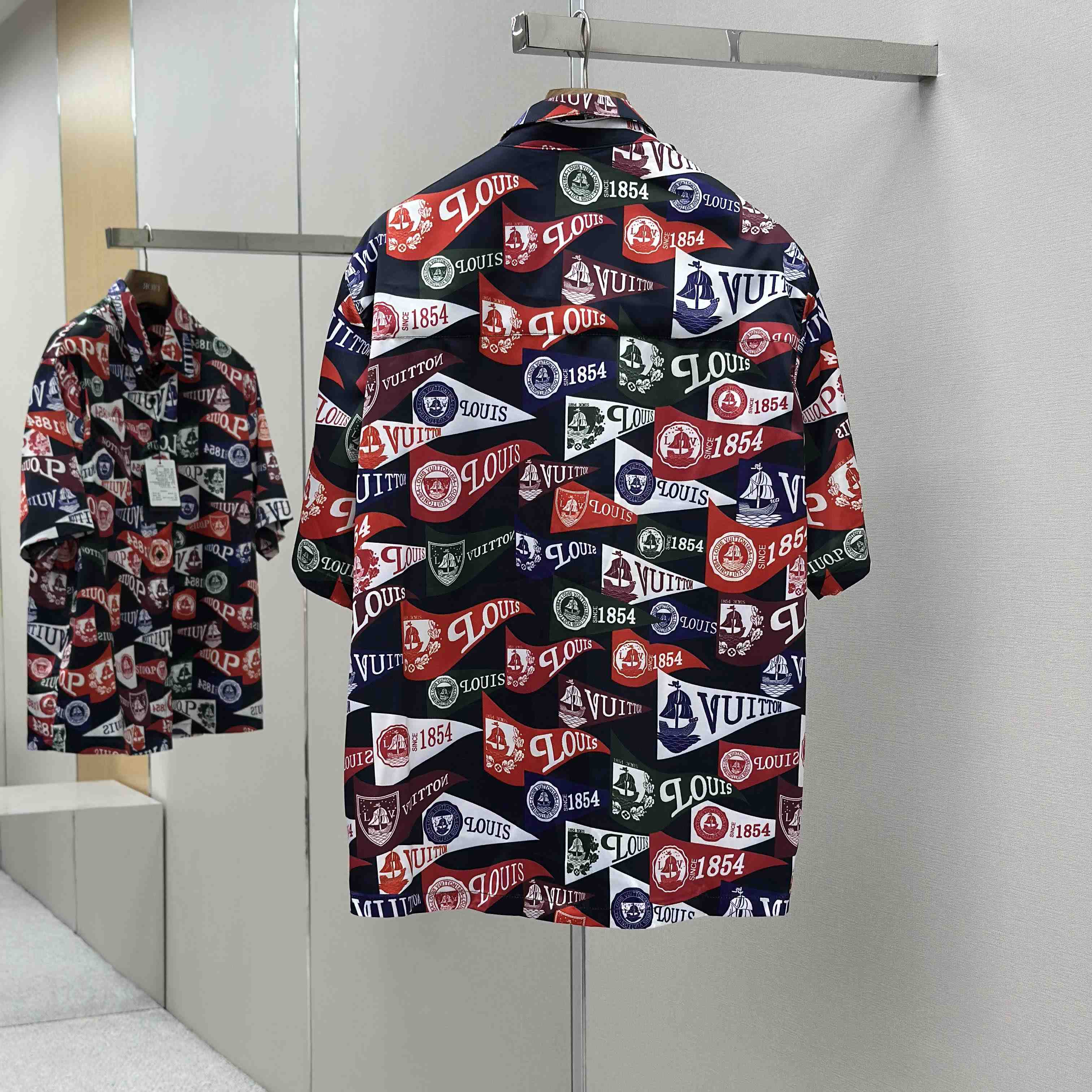 Louis Vuitton Printed Short-Sleeved Silk-Blend Shirt   1AIKBH - DesignerGu