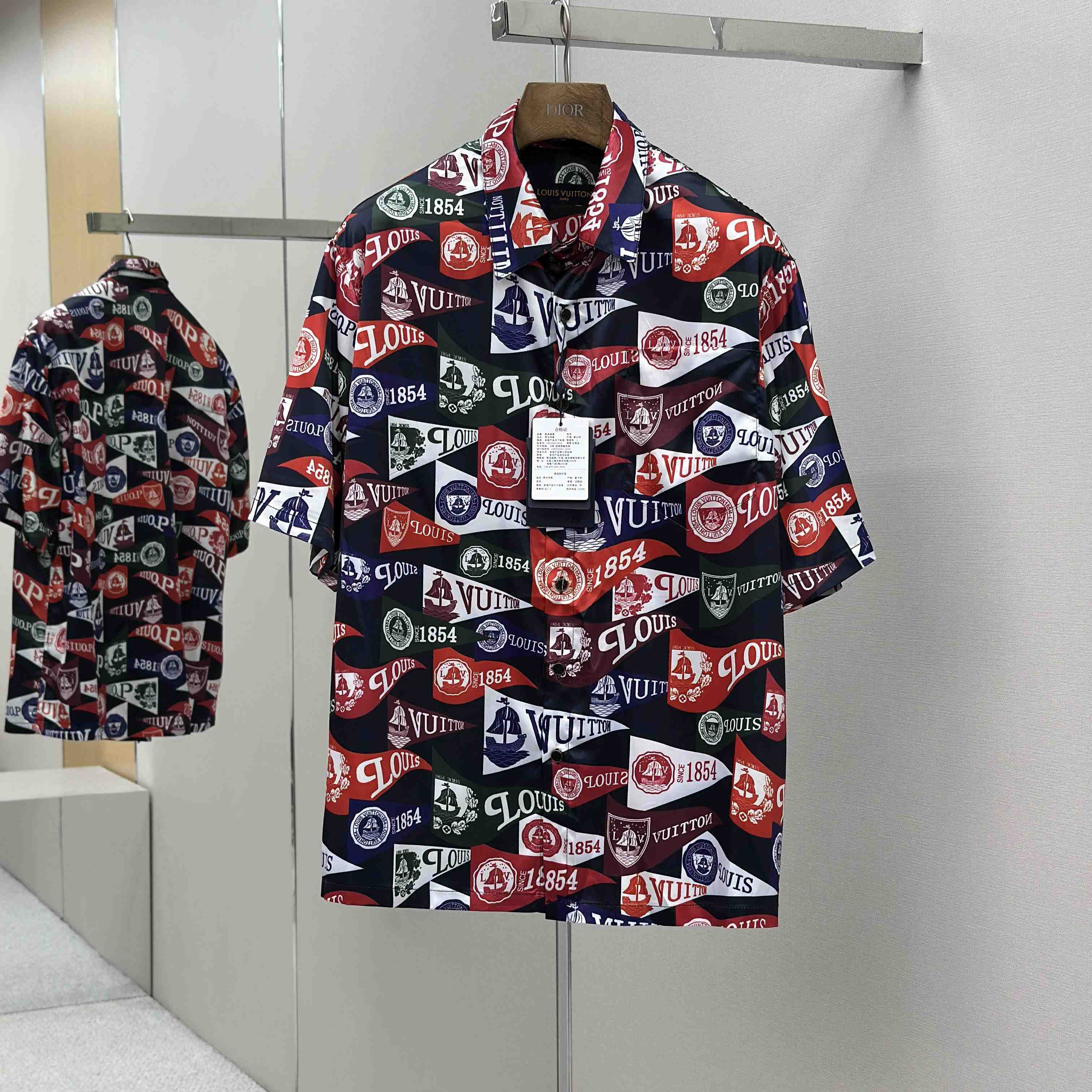 Louis Vuitton Printed Short-Sleeved Silk-Blend Shirt   1AIKBH - DesignerGu