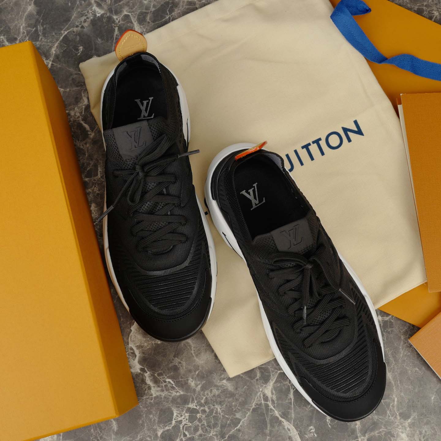 Louis Vuitton LV Runner Tatic Sneaker   1AILIU - DesignerGu