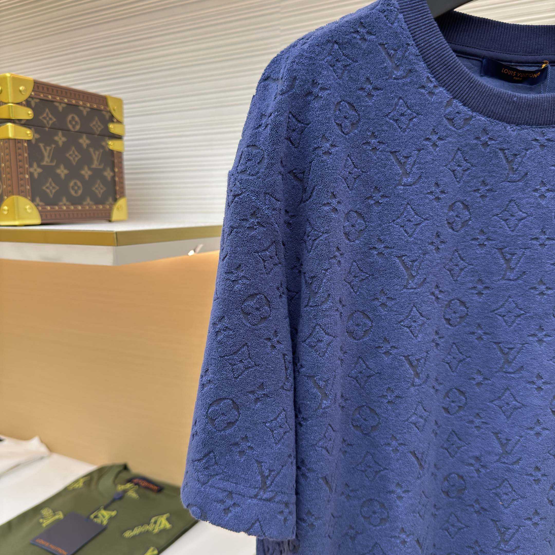 Louis Vuitton Monogram Fil Coupe T-shirt    1AIWEZ - DesignerGu