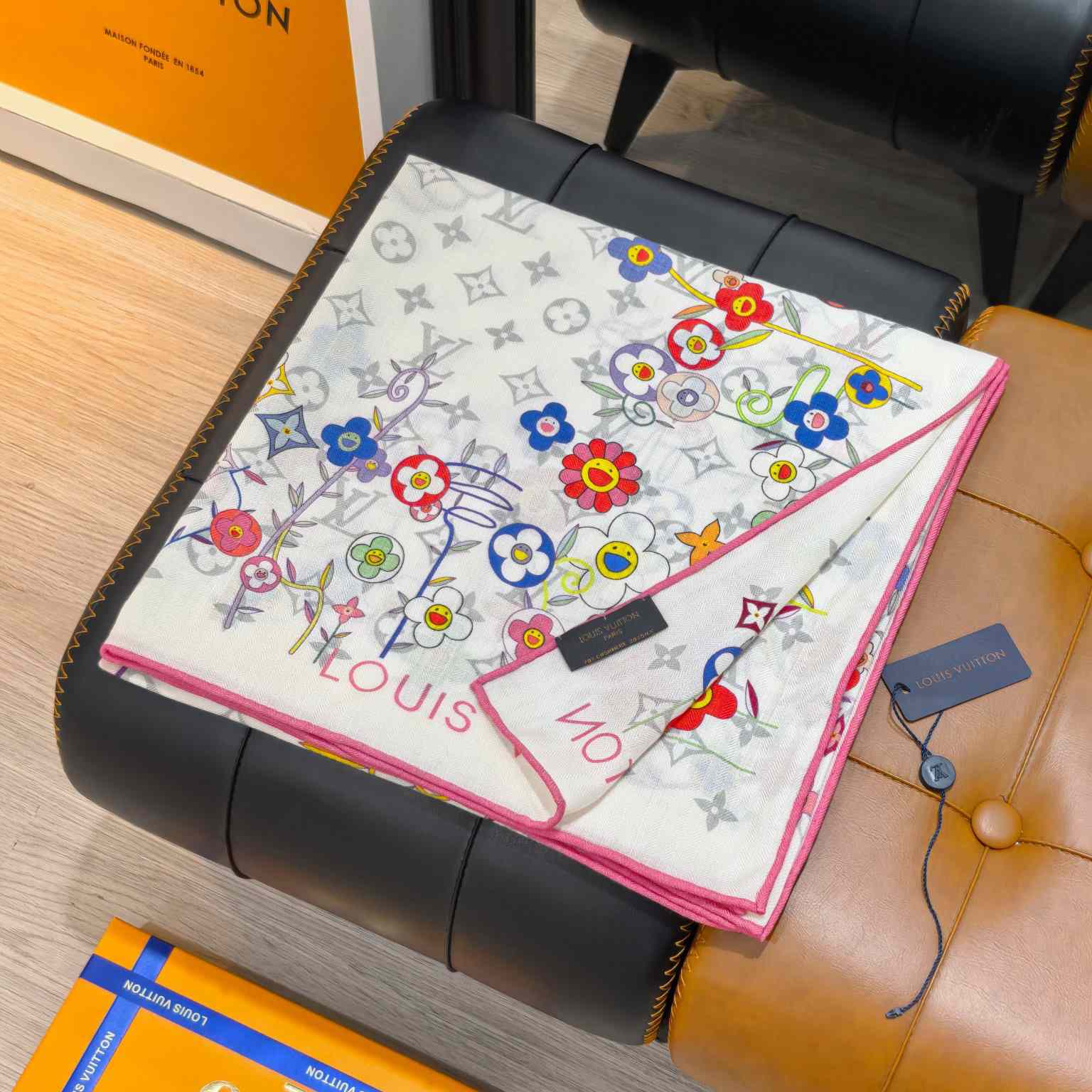 Louis Vuitton LV x TM Monogram Superflat Shawl   M96080 - DesignerGu