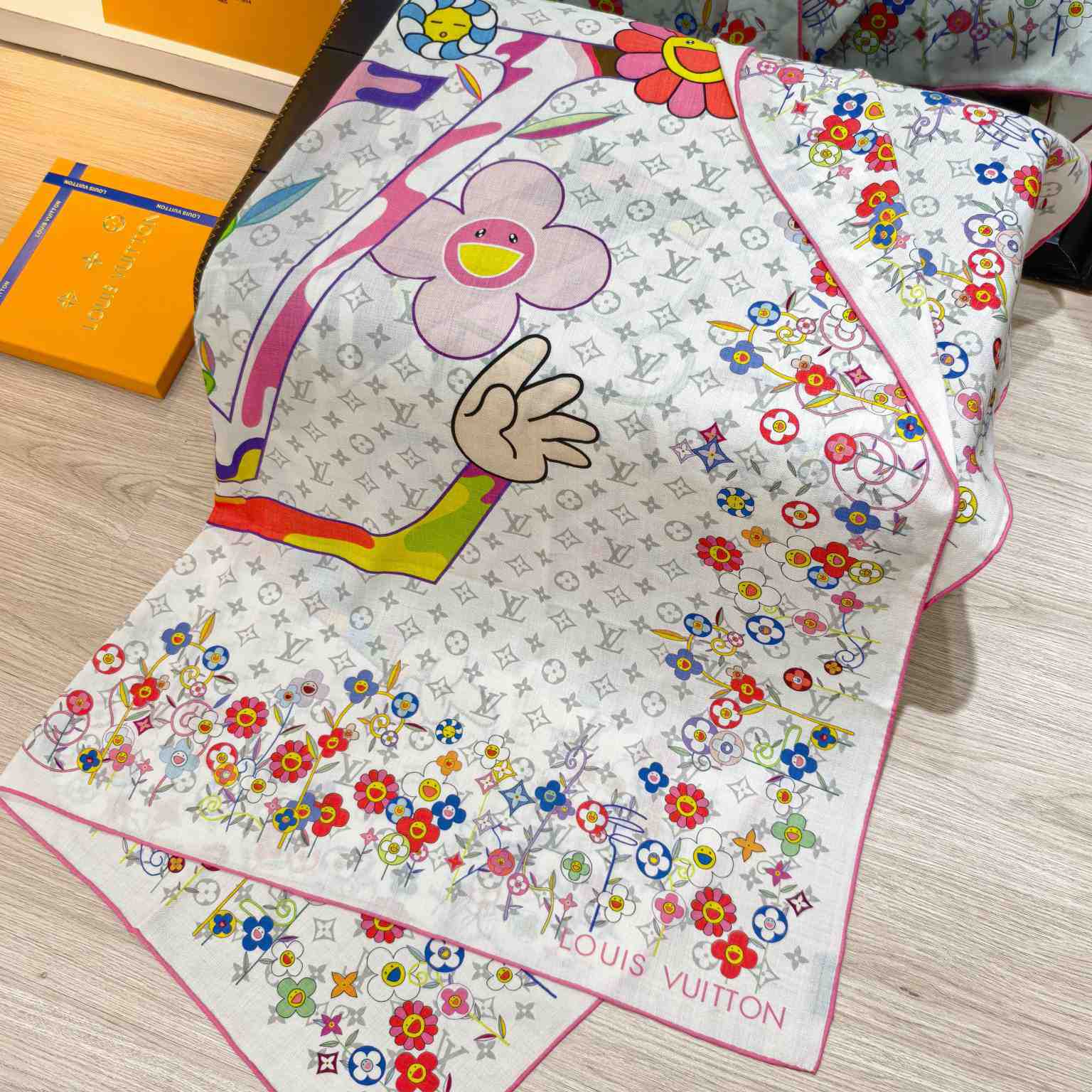 Louis Vuitton LV x TM Monogram Superflat Shawl   M96080 - DesignerGu