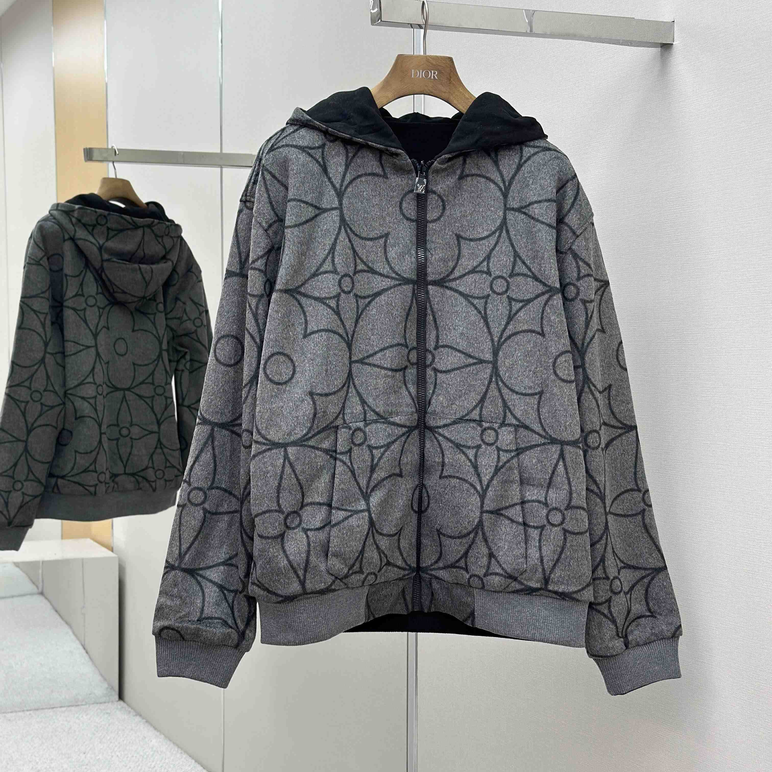 Louis Vuitton Reversible Double Face Hooded Blouson    1AGHXW - DesignerGu