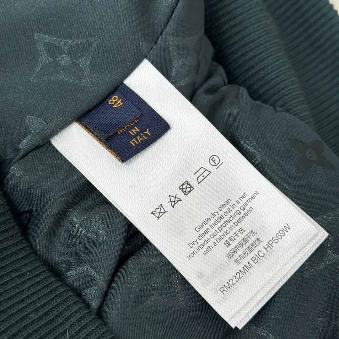 Louis Vuitton Leather Patch Fleece Blouson   1AIIR9 - DesignerGu