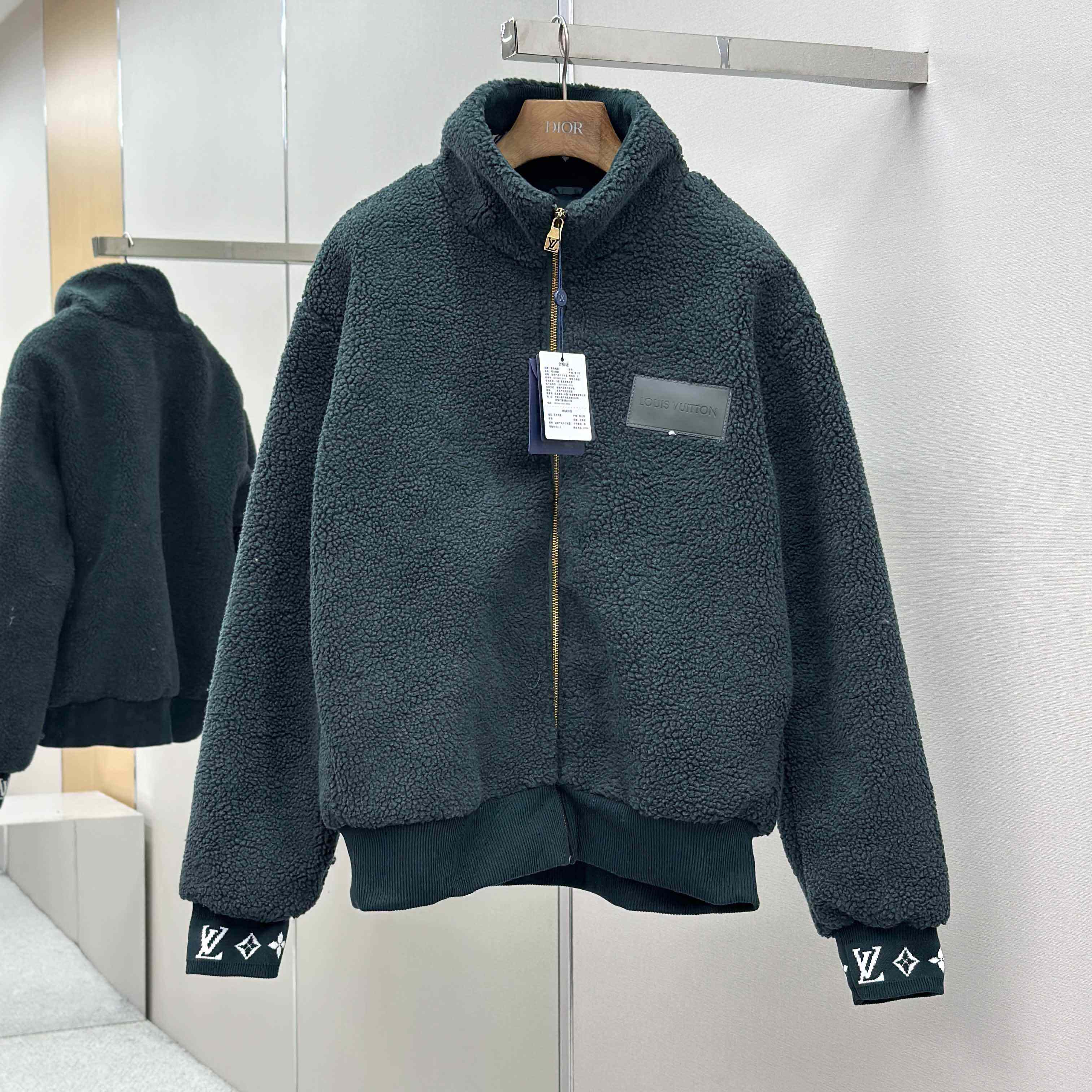 Louis Vuitton Leather Patch Fleece Blouson   1AIIR9 - DesignerGu