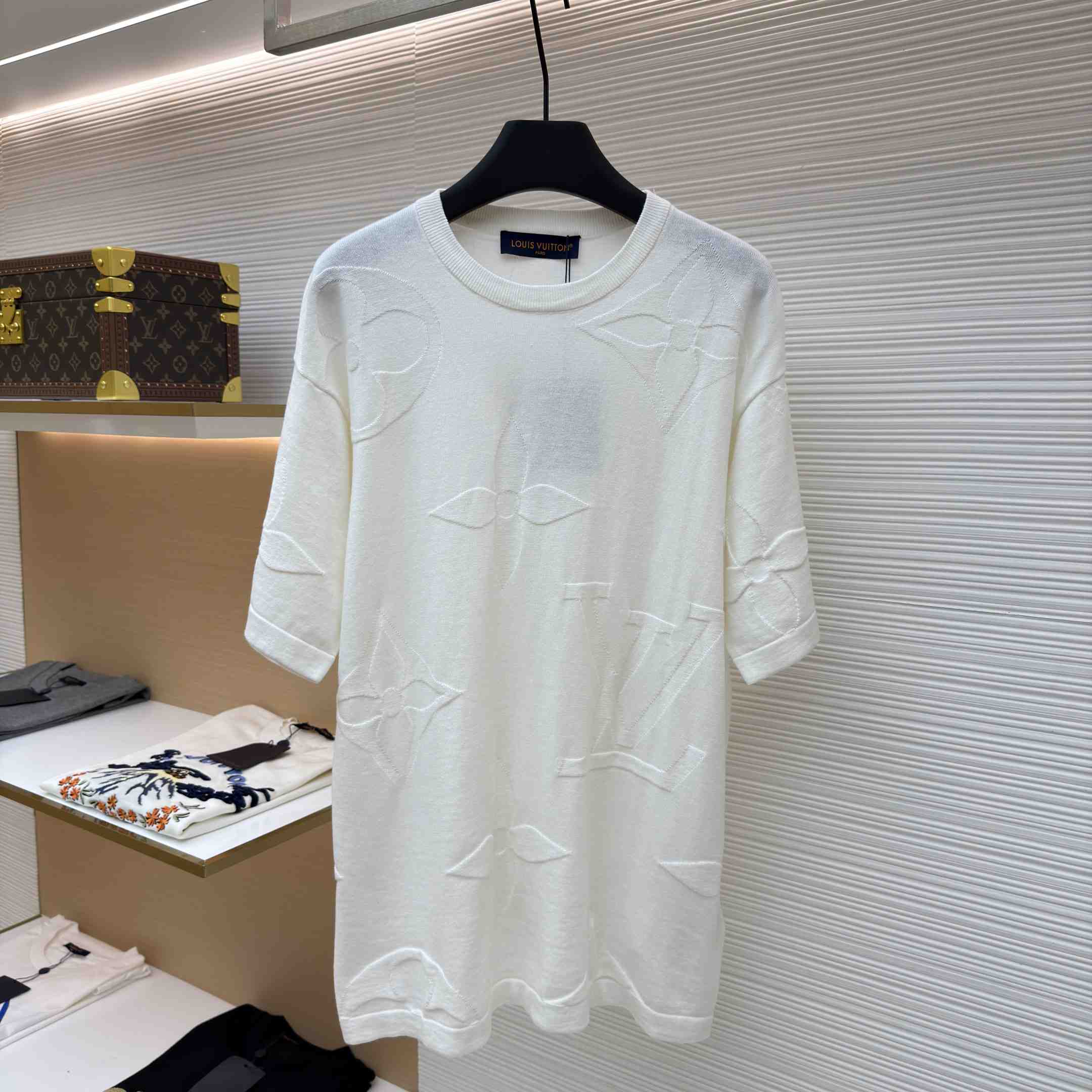 Louis Vuitton Monogram Short-Sleeved Cotton Crewneck   1AIWFR - DesignerGu