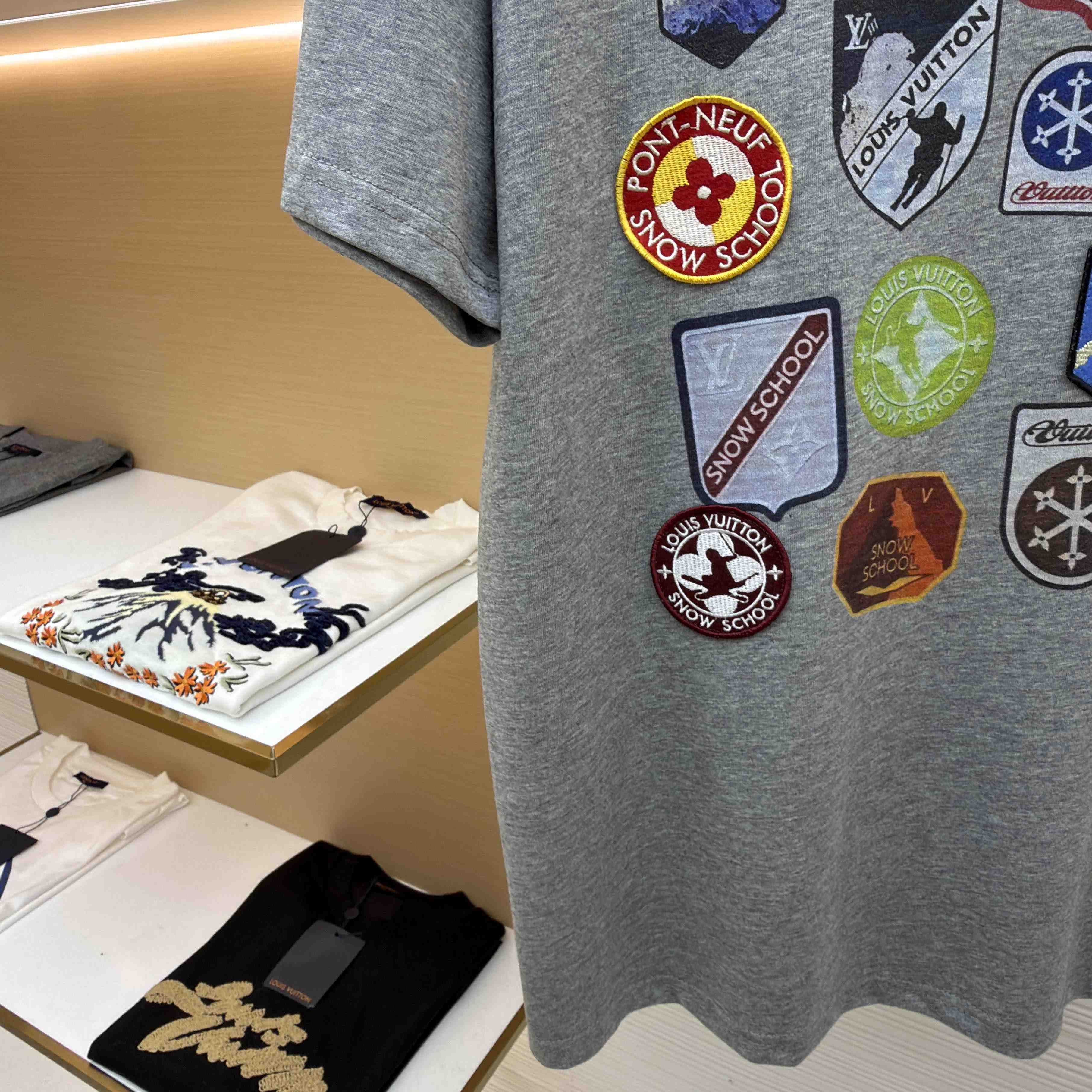 Louis Vuitton Signature Patches T-Shirt   1AJCES - DesignerGu