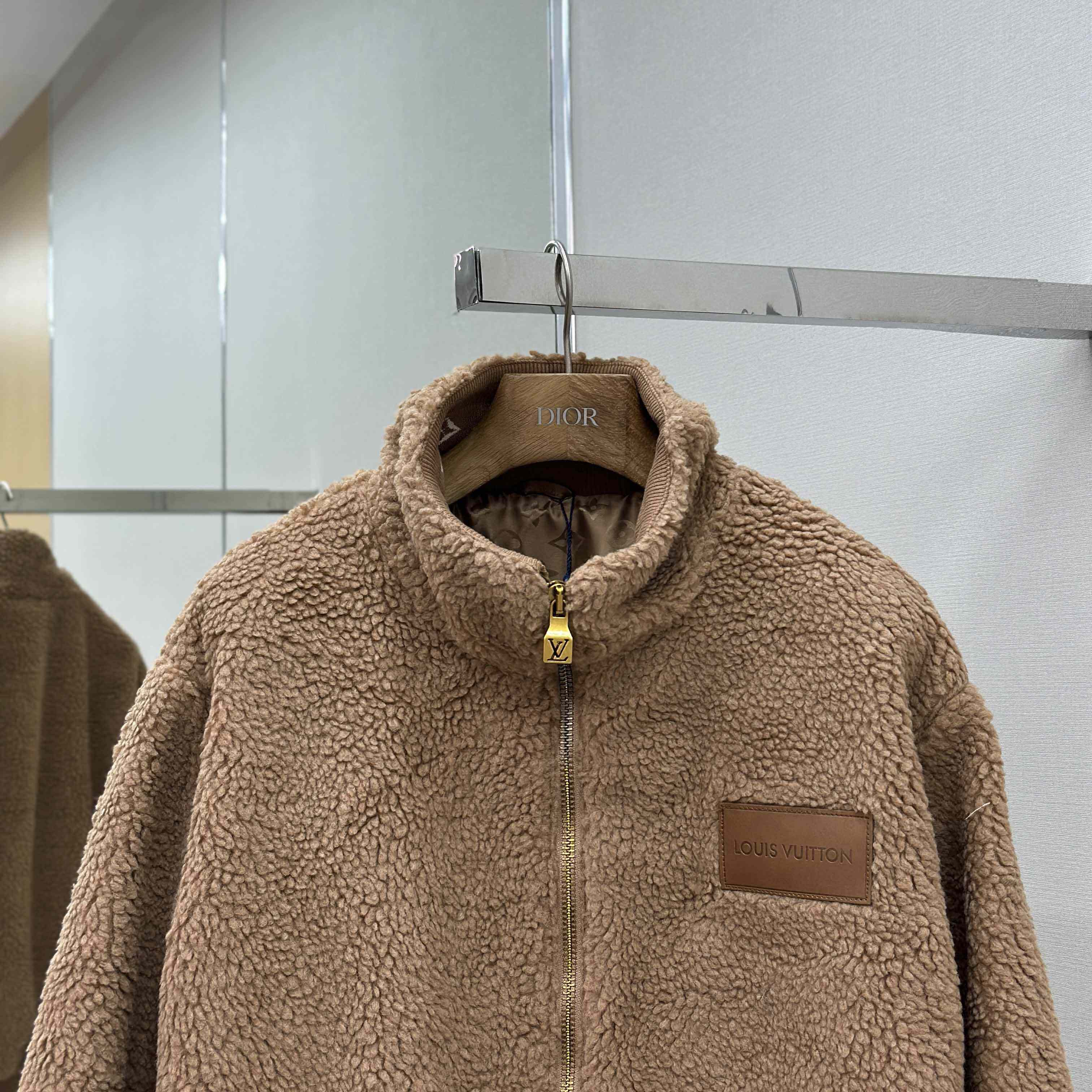 Louis Vuitton Leather Patch Fleece Blouson   1AFXTM - DesignerGu