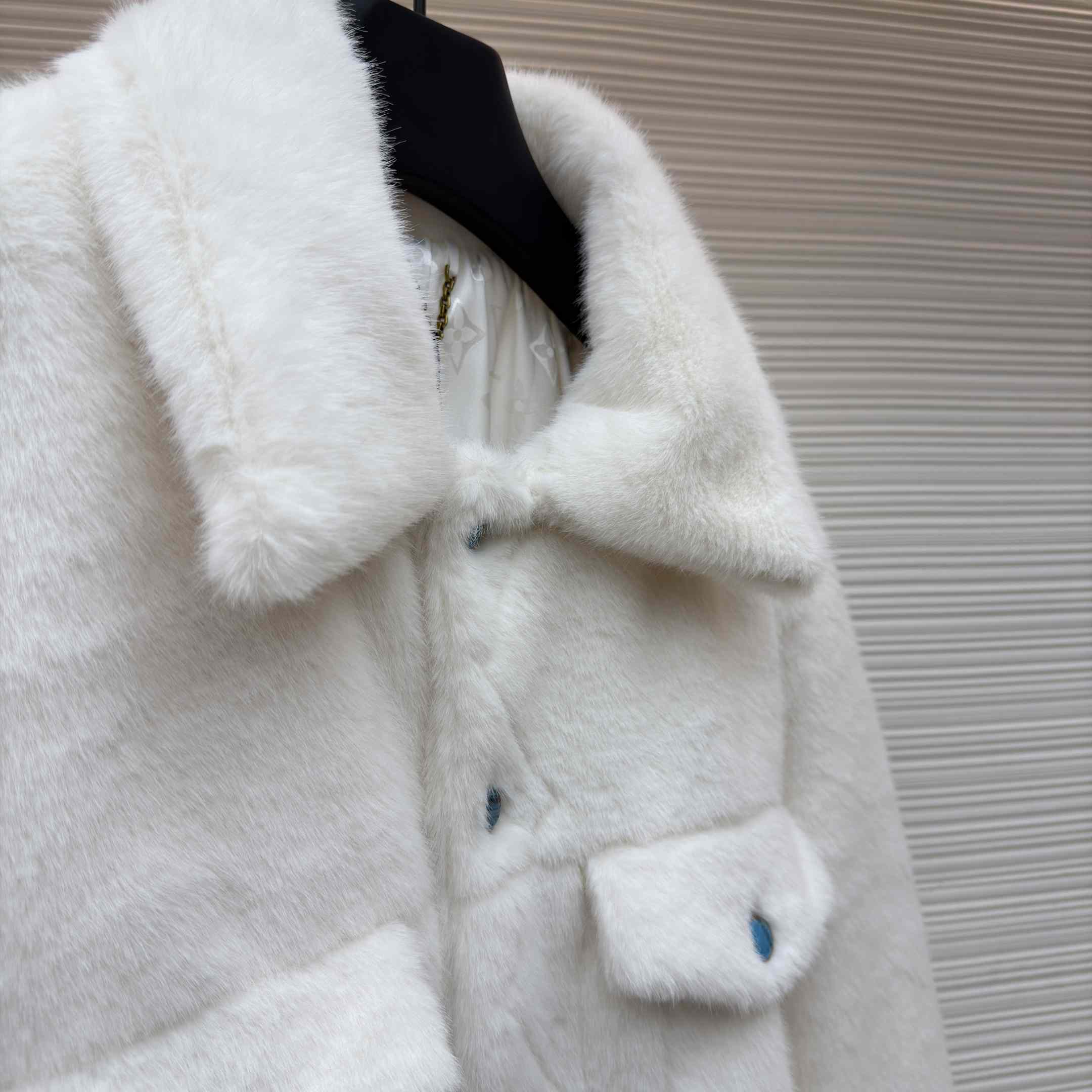 Louis Vuitton Mink Trucker Jacket   1AFXB6 - DesignerGu