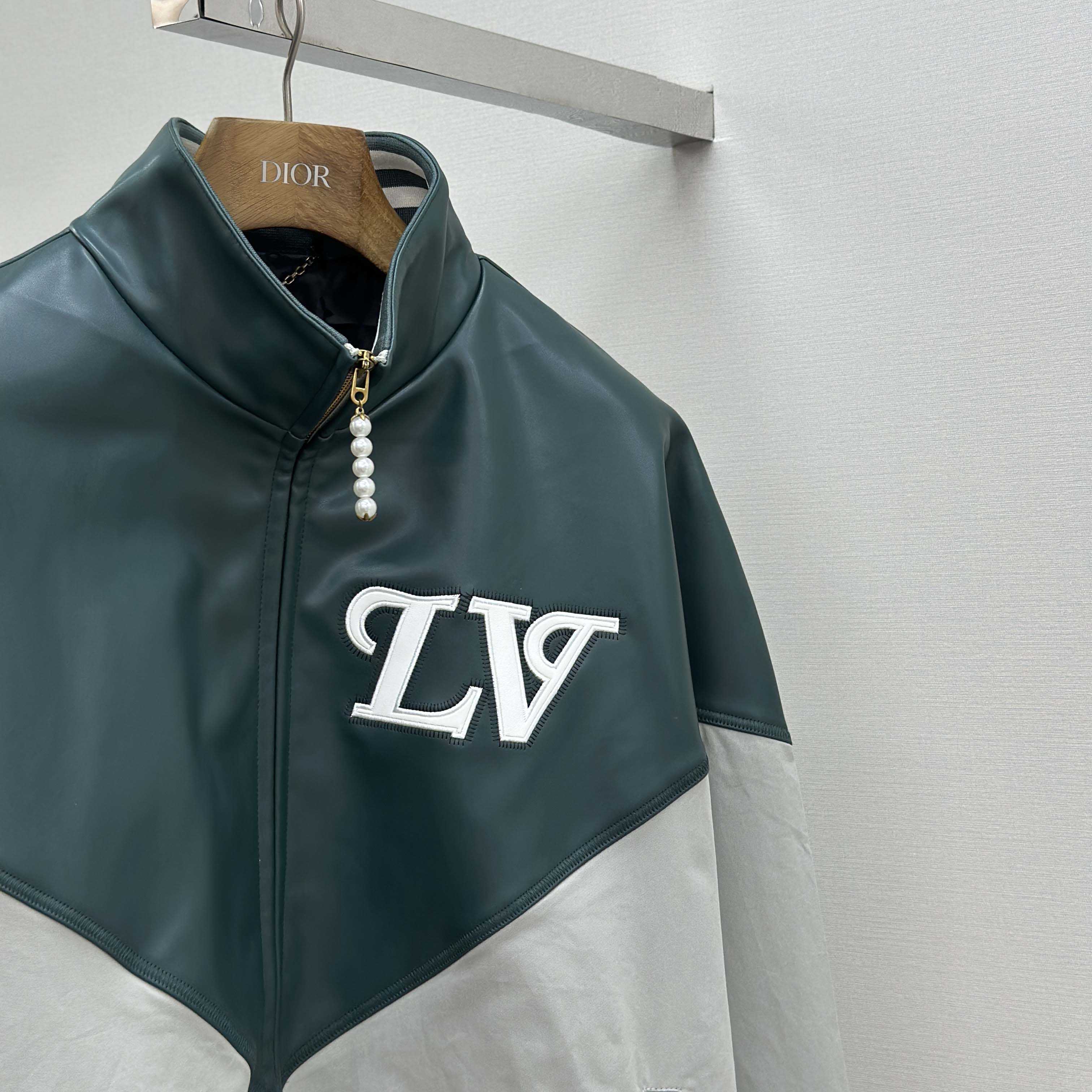 Louis Vuitton Graphic Leather Mix Tracktop   1AIJX2 - DesignerGu