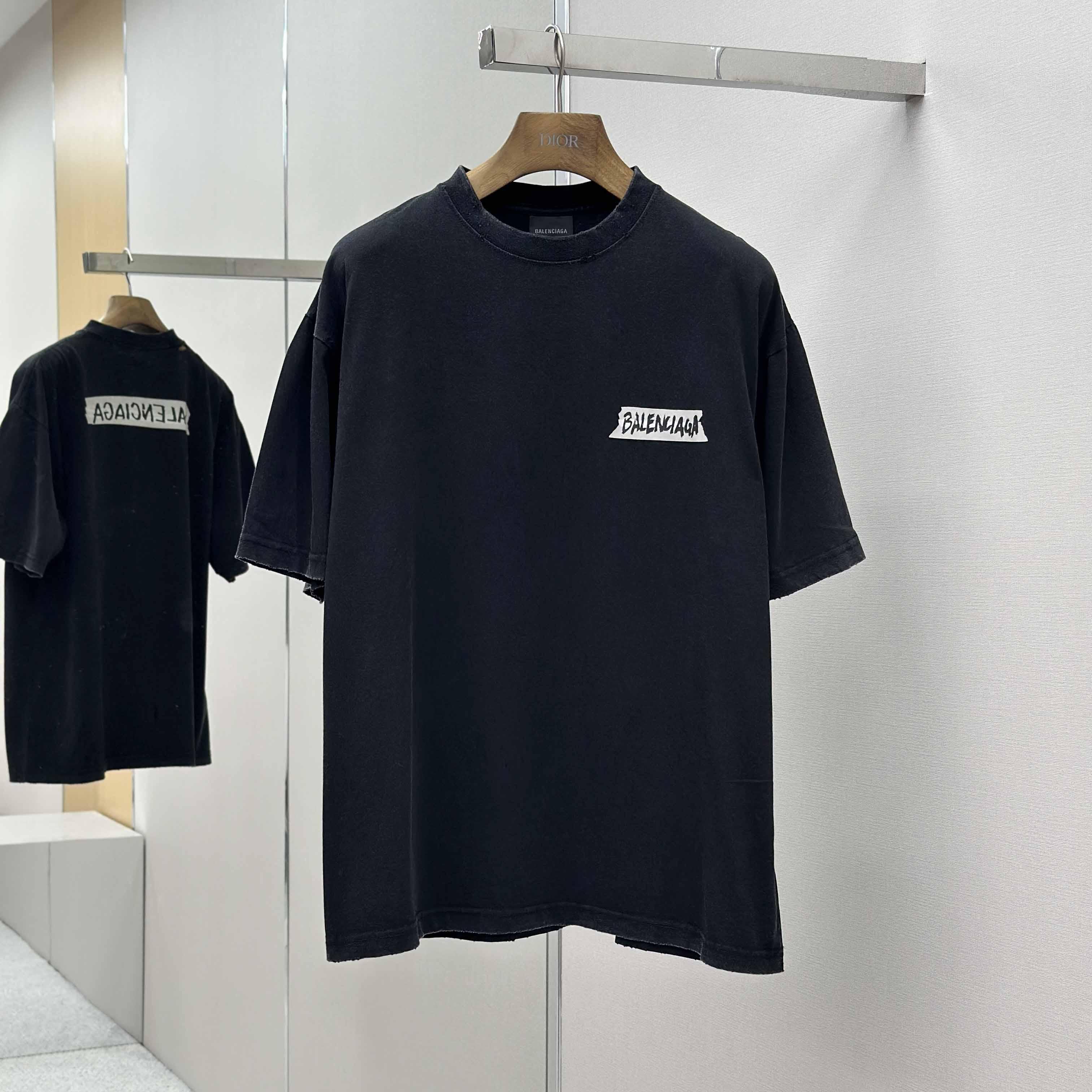 Balenciaga T-Shirt Medium Fit  - DesignerGu