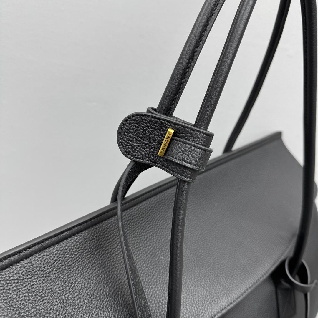 Balenciaga Carrie Carry All Bag In Black - DesignerGu