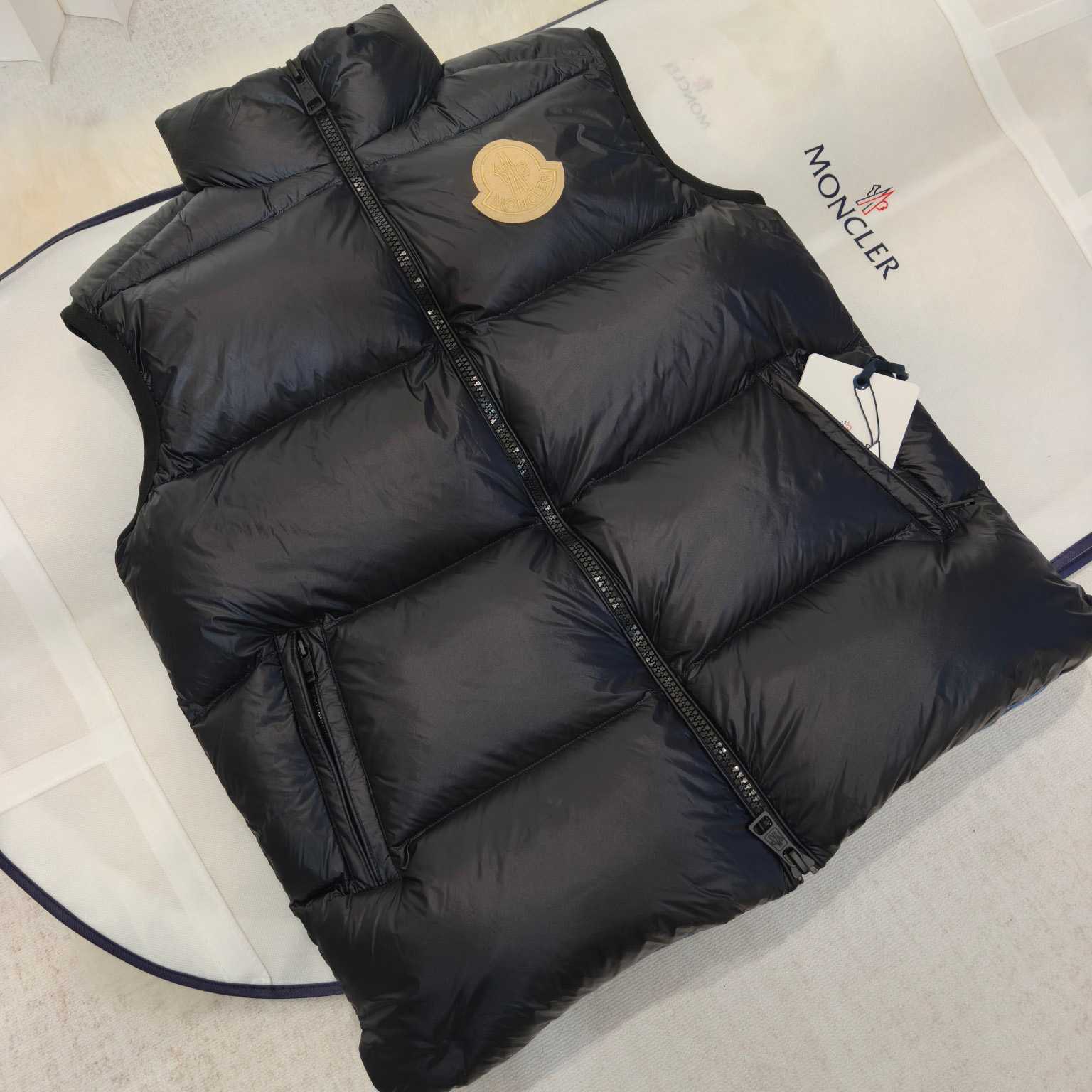 Moncler Sumido Gilet - DesignerGu