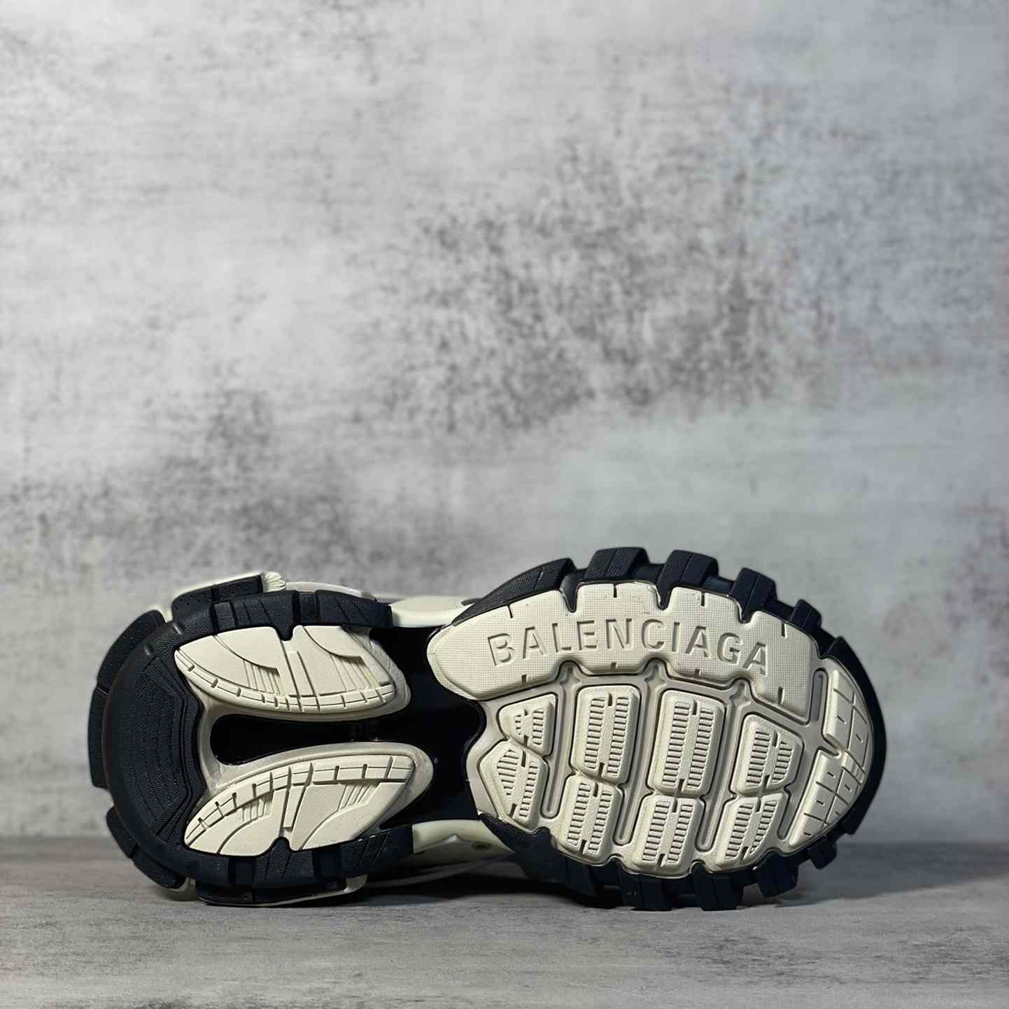 Balenciaga Track Sneaker In Beige And Black Mesh And Nylon - DesignerGu