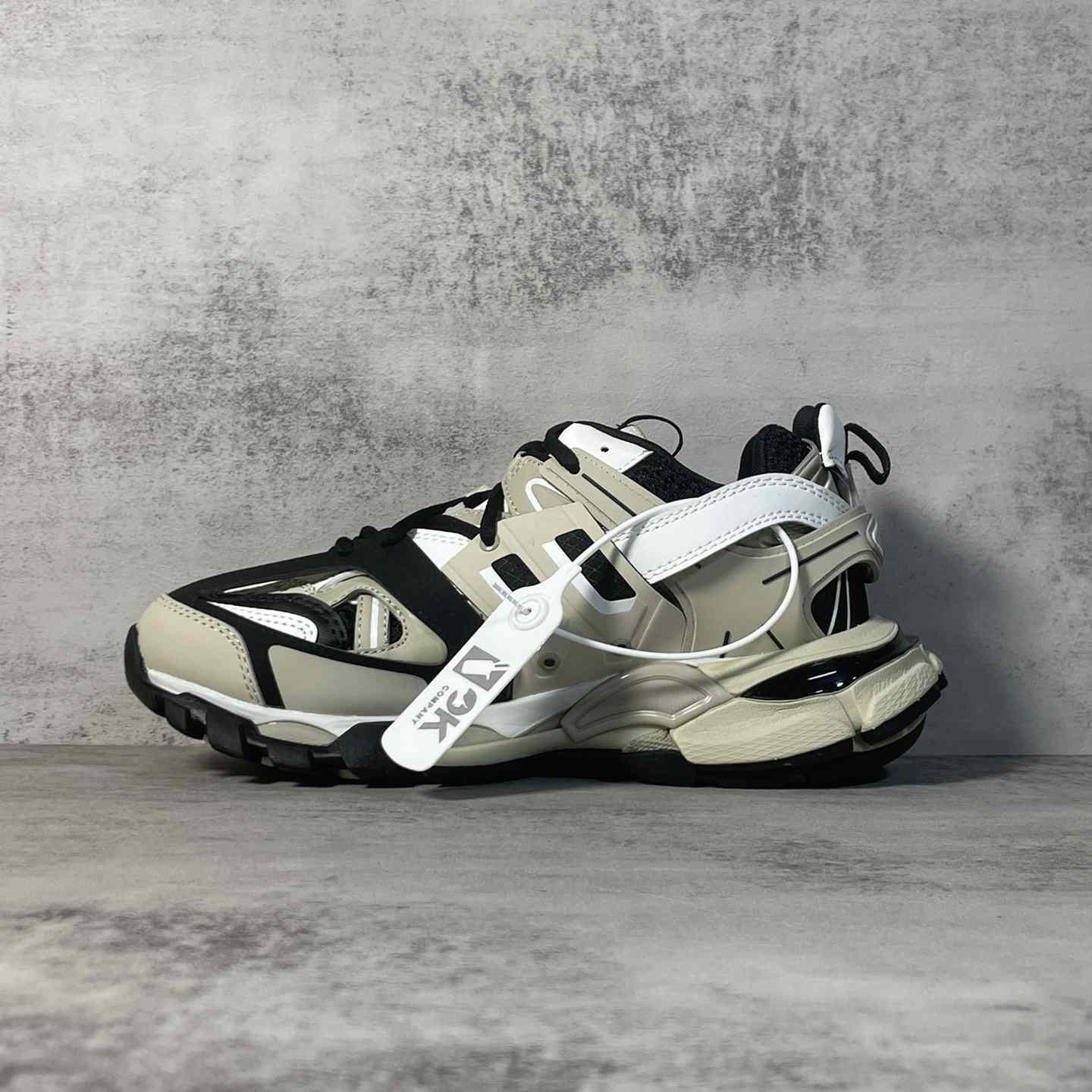 Balenciaga Track Sneaker In Beige And Black Mesh And Nylon - DesignerGu