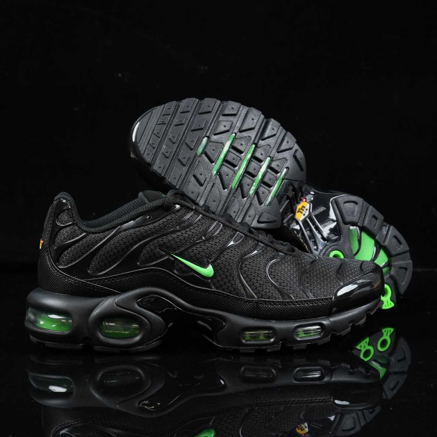 Nike Air Max Plus “Black Green Strike” Running Shoes DM0032-024 - DesignerGu