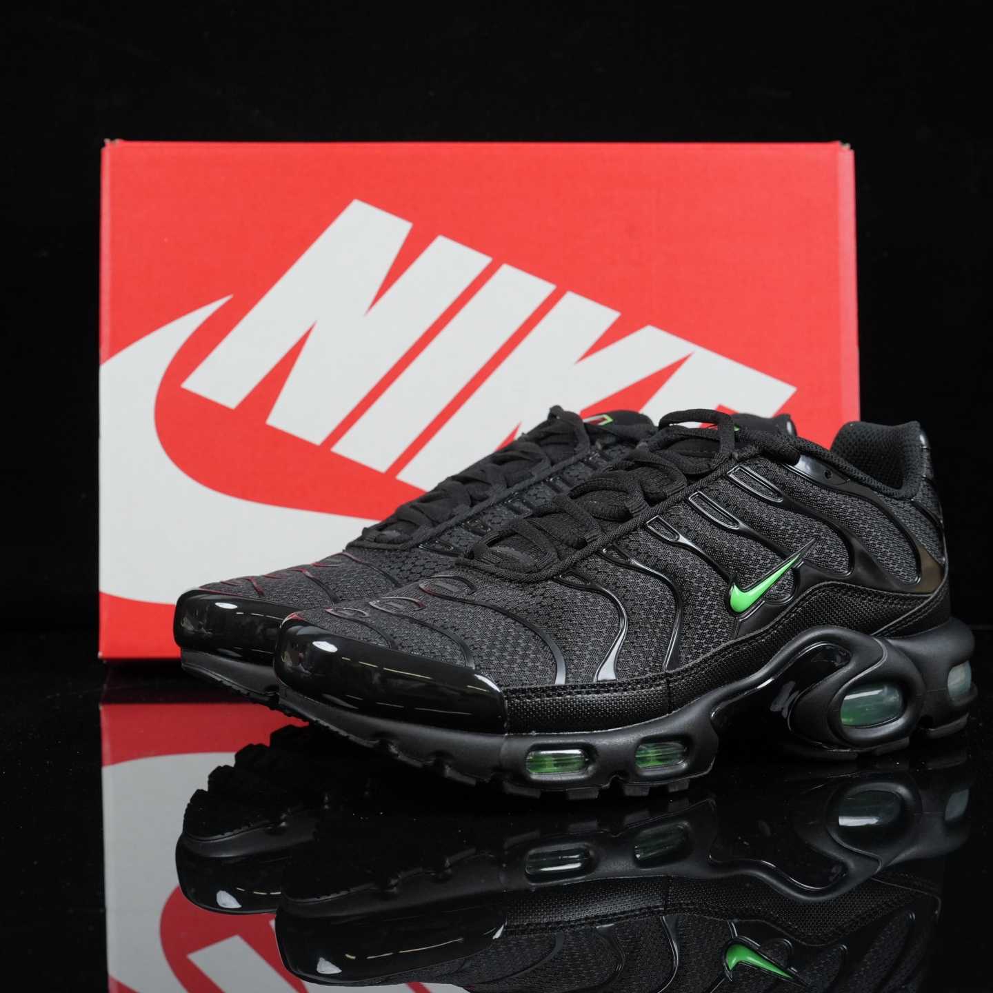 Nike Air Max Plus “Black Green Strike” Running Shoes DM0032-024 - DesignerGu