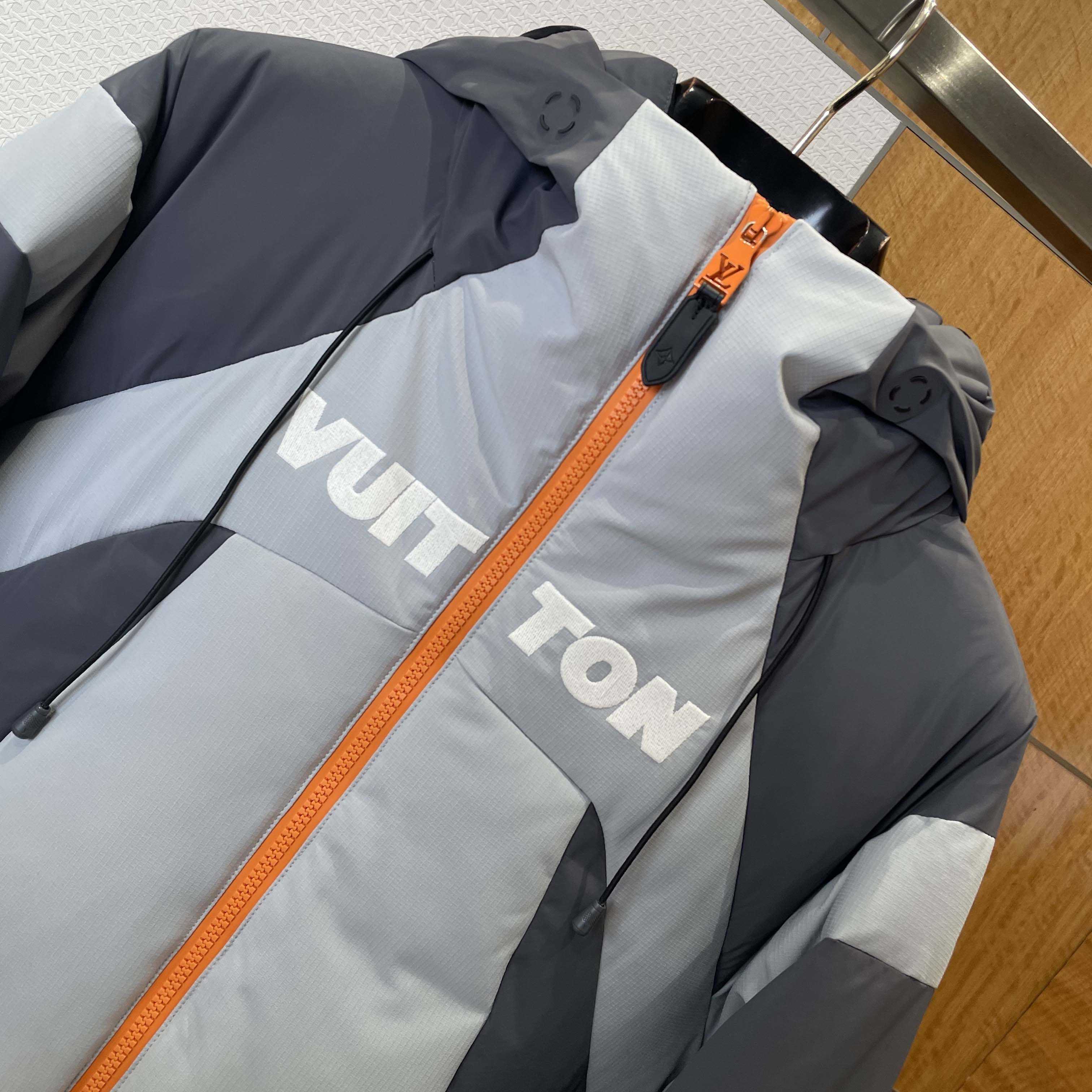Louis Vuitton Technical Down Ski Jacket  1AGIQ4 - DesignerGu