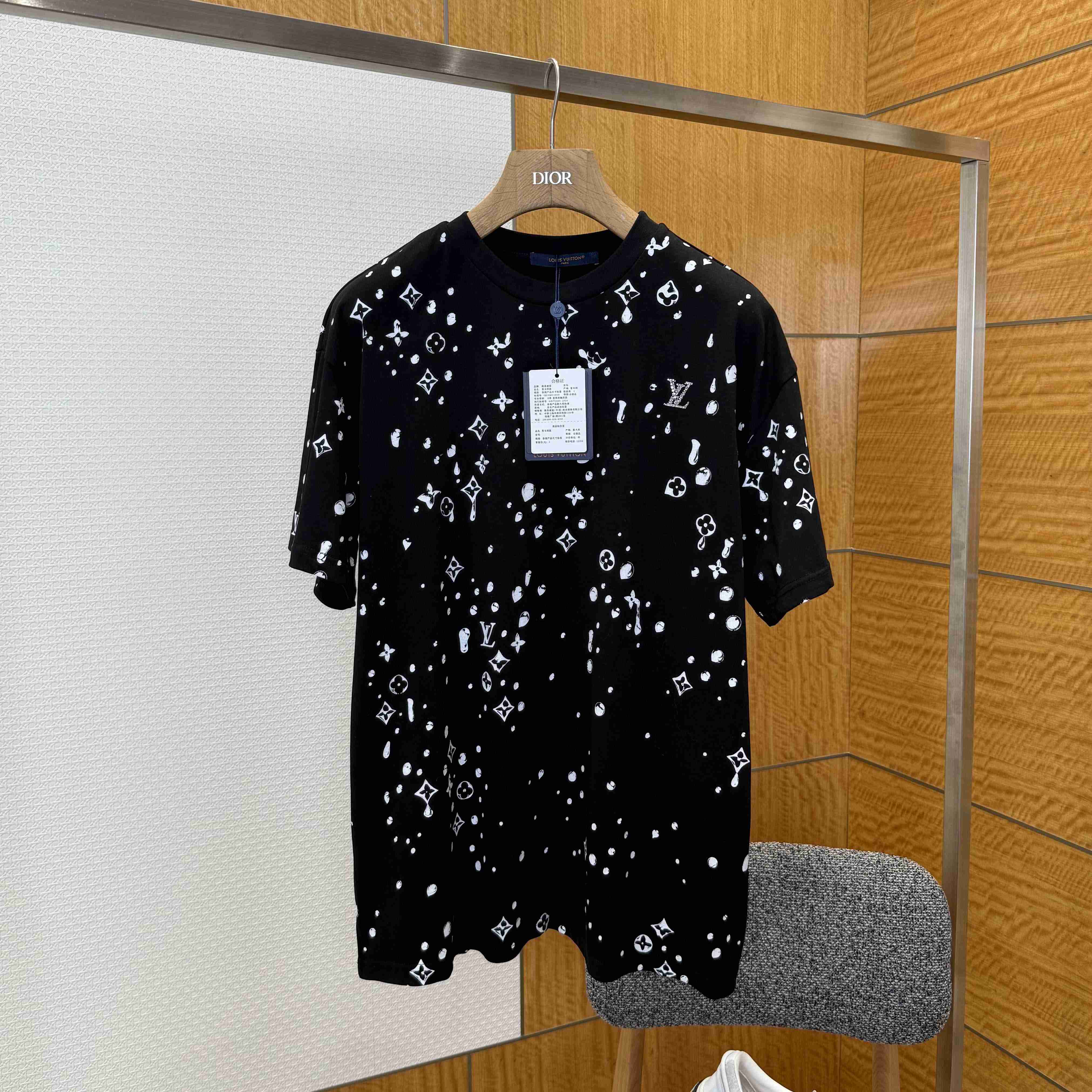 Louis Vuitton Monogram Short-Sleeved T-Shirt   1AJCBF - DesignerGu