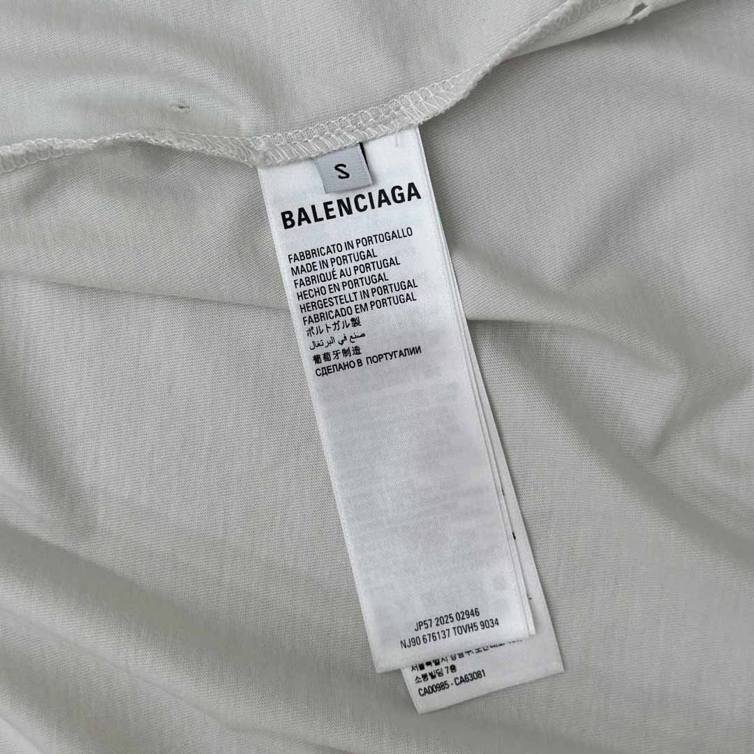 Balenciaga T-Shirt Medium Fit  - DesignerGu