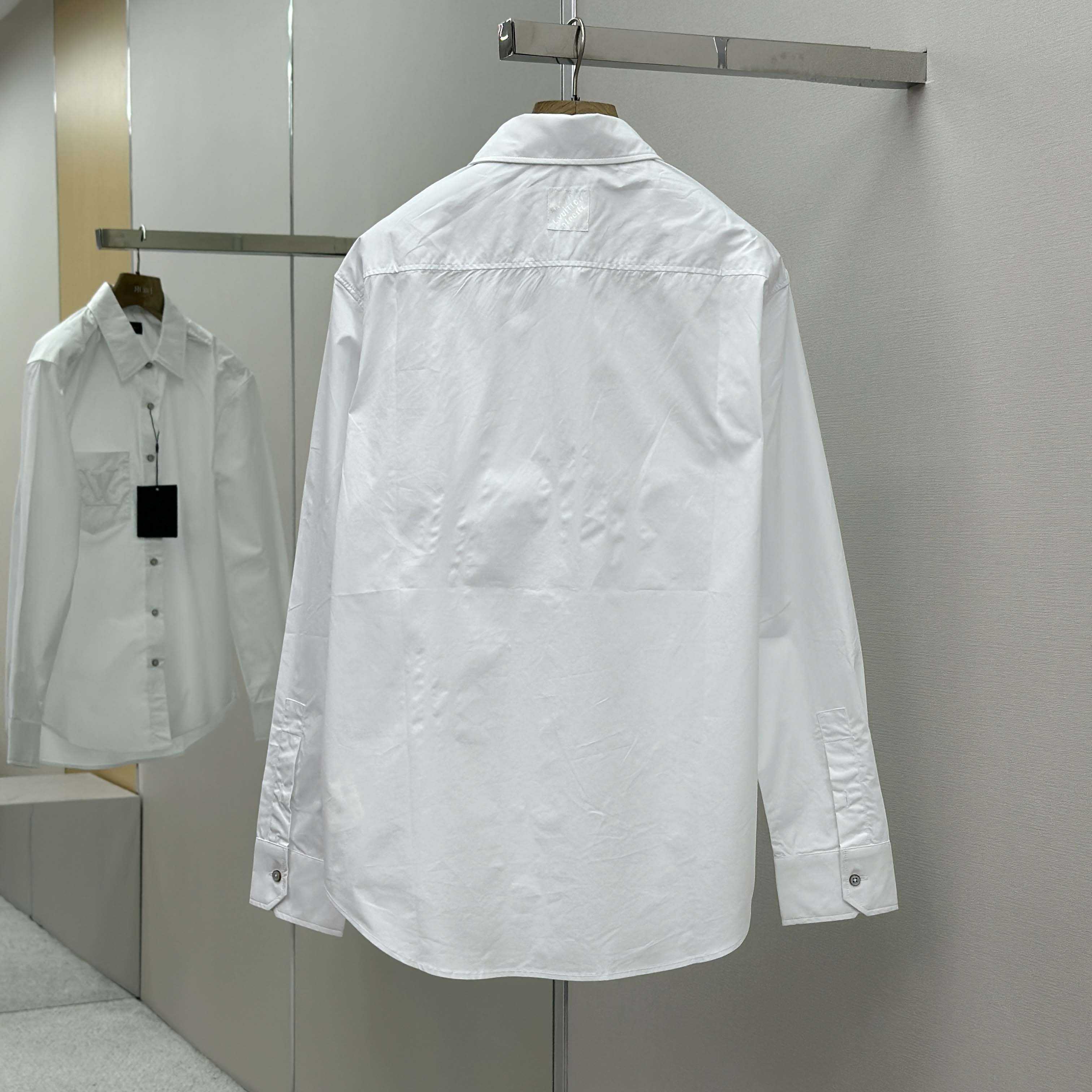 Louis Vuitton Embossed Signature Long-Sleeved Cotton Shirt   1AHVY7 - DesignerGu