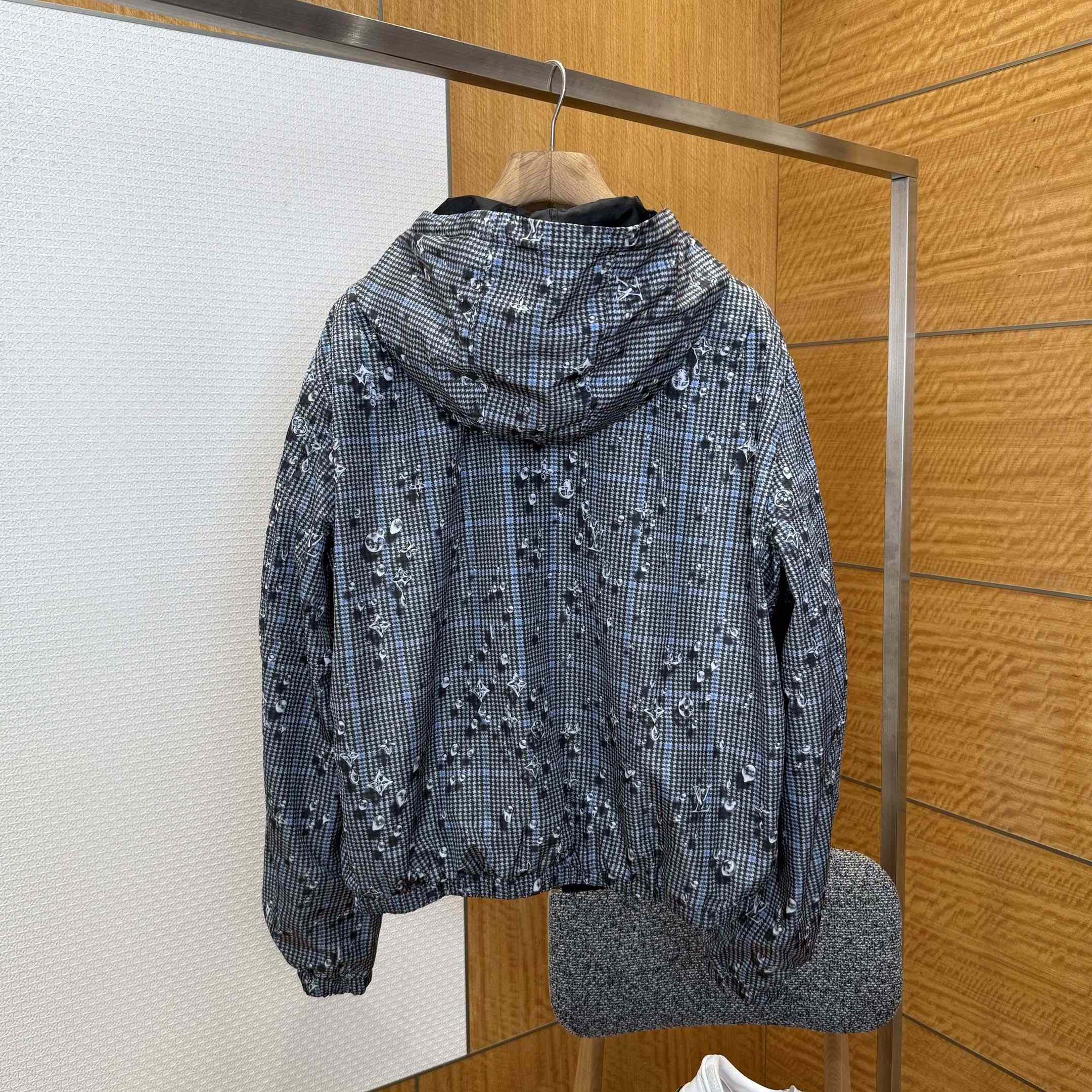 Louis Vuitton Monogram Reversible Windbreaker   1AJBF8 - DesignerGu