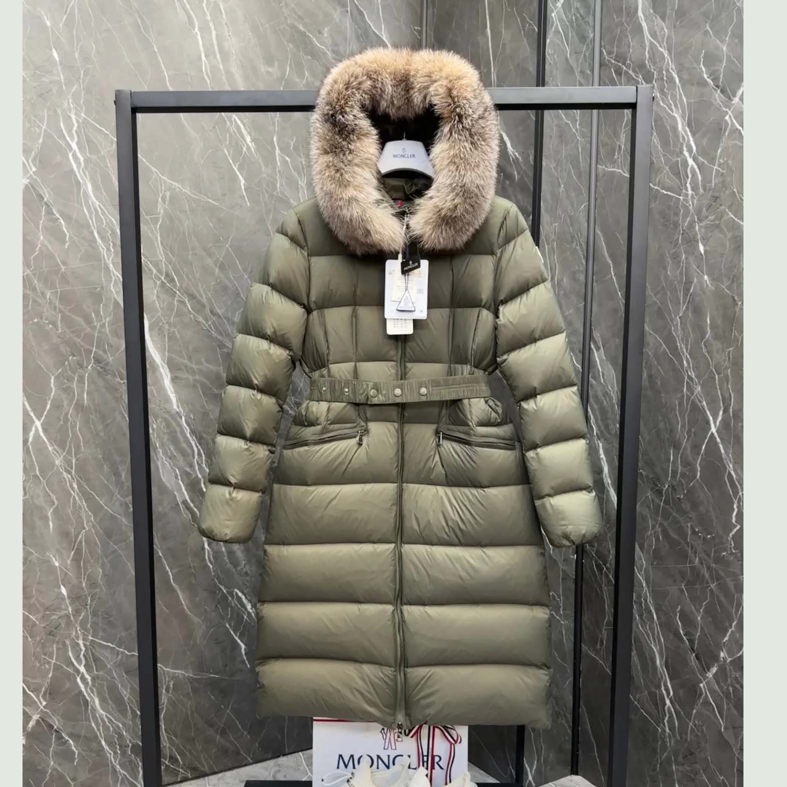 Moncler Boedic Down Jacket With A Detachable Shearling Trim - DesignerGu