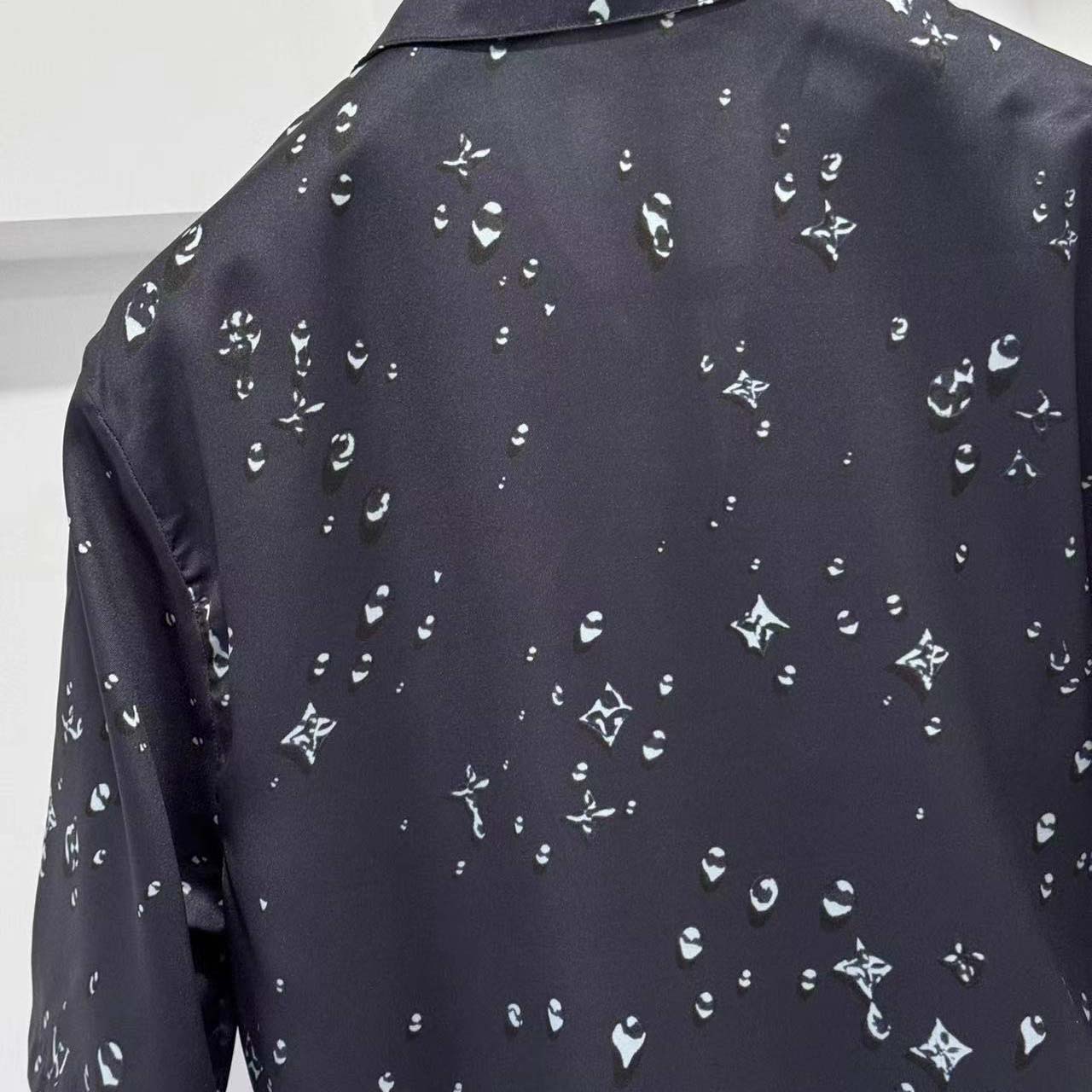Louis Vuitton Monogram Short-Sleeved Silk Shirt - DesignerGu