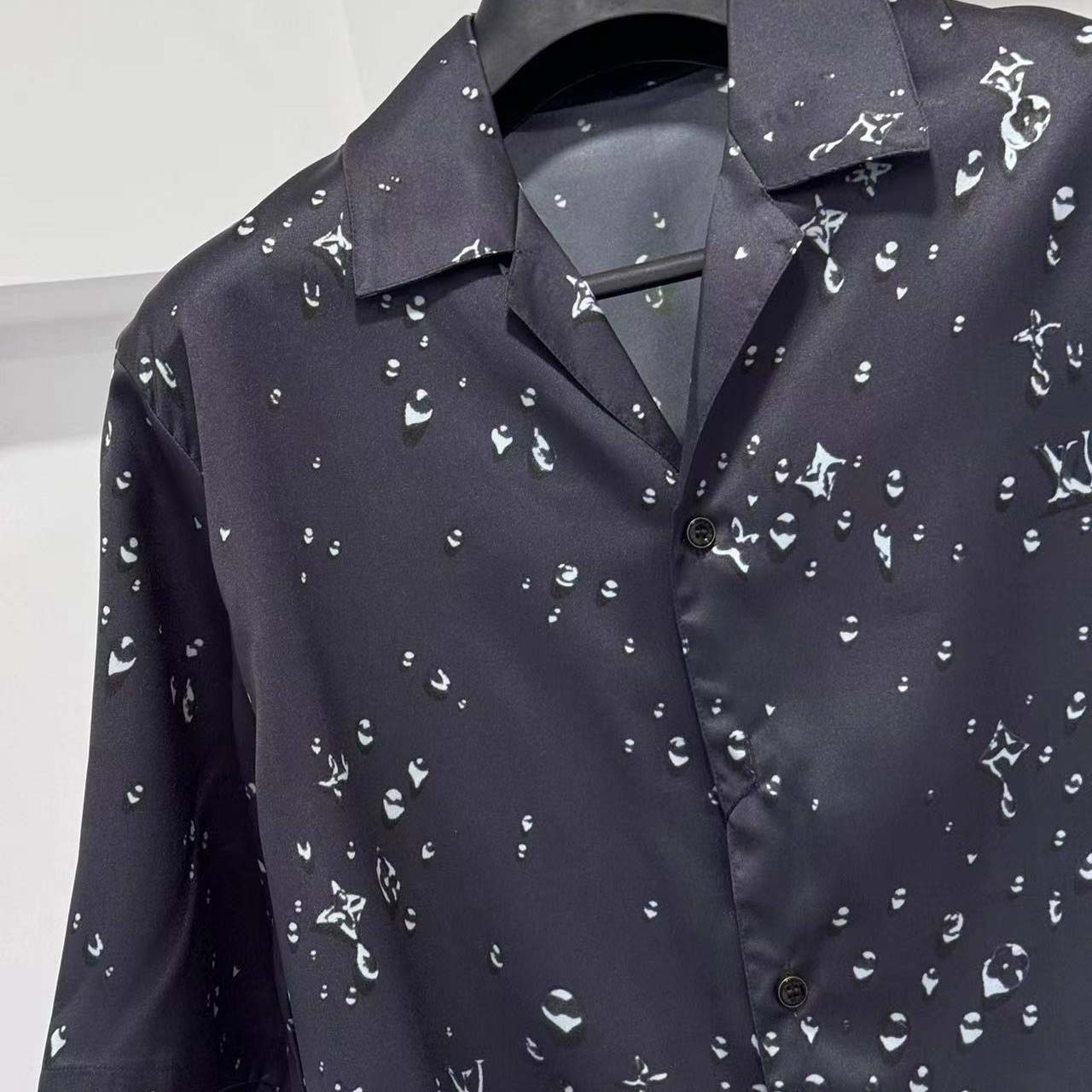 Louis Vuitton Monogram Short-Sleeved Silk Shirt - DesignerGu