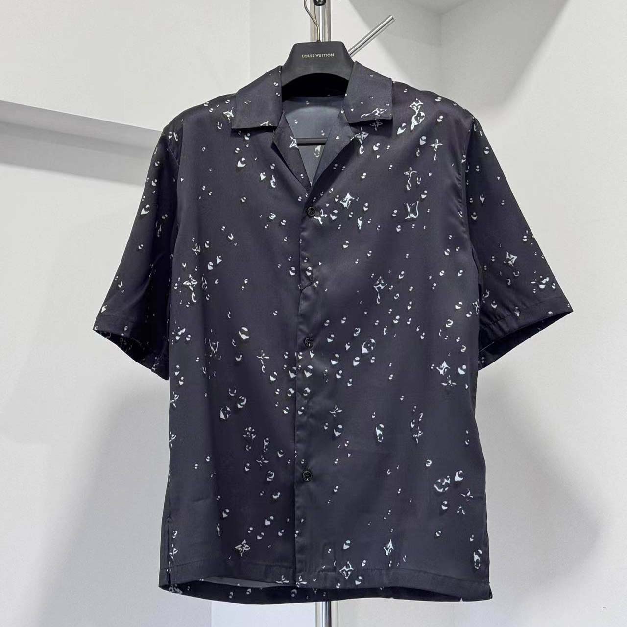 Louis Vuitton Monogram Short-Sleeved Silk Shirt - DesignerGu