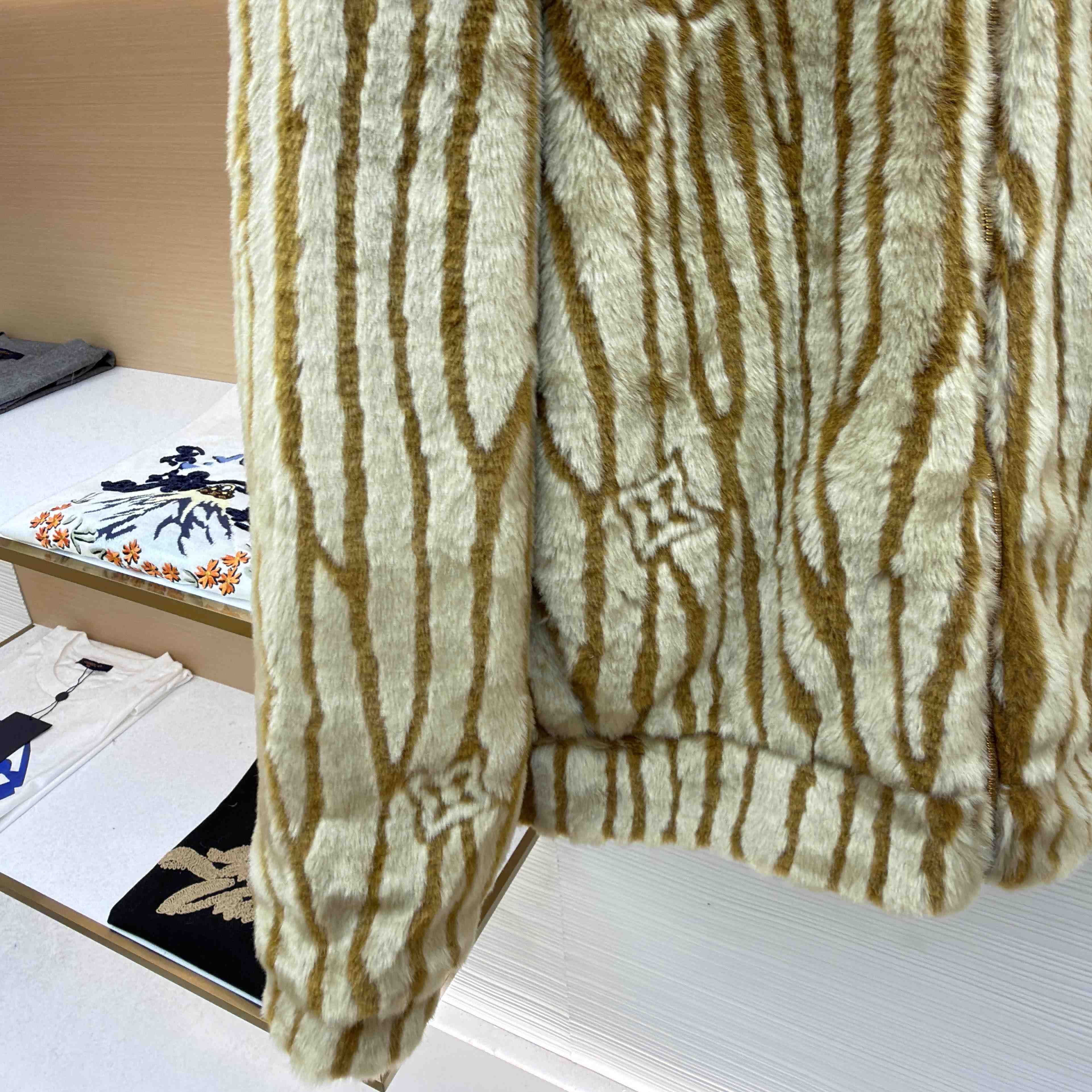 Louis Vuitton Epi Fleece Hooded Blouson - DesignerGu