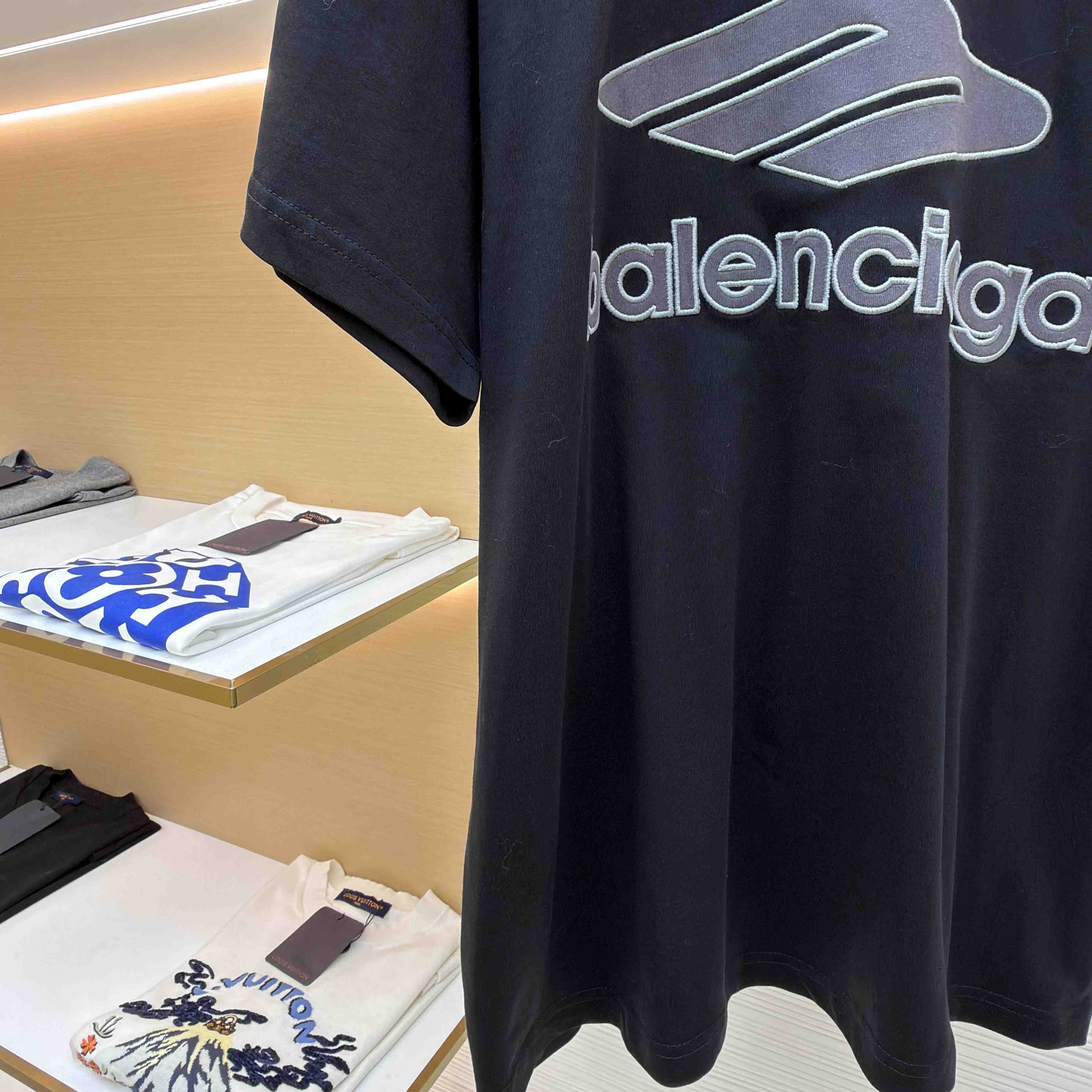 Balenciaga B Football V-Neck T-Shirt Oversized In Black - DesignerGu